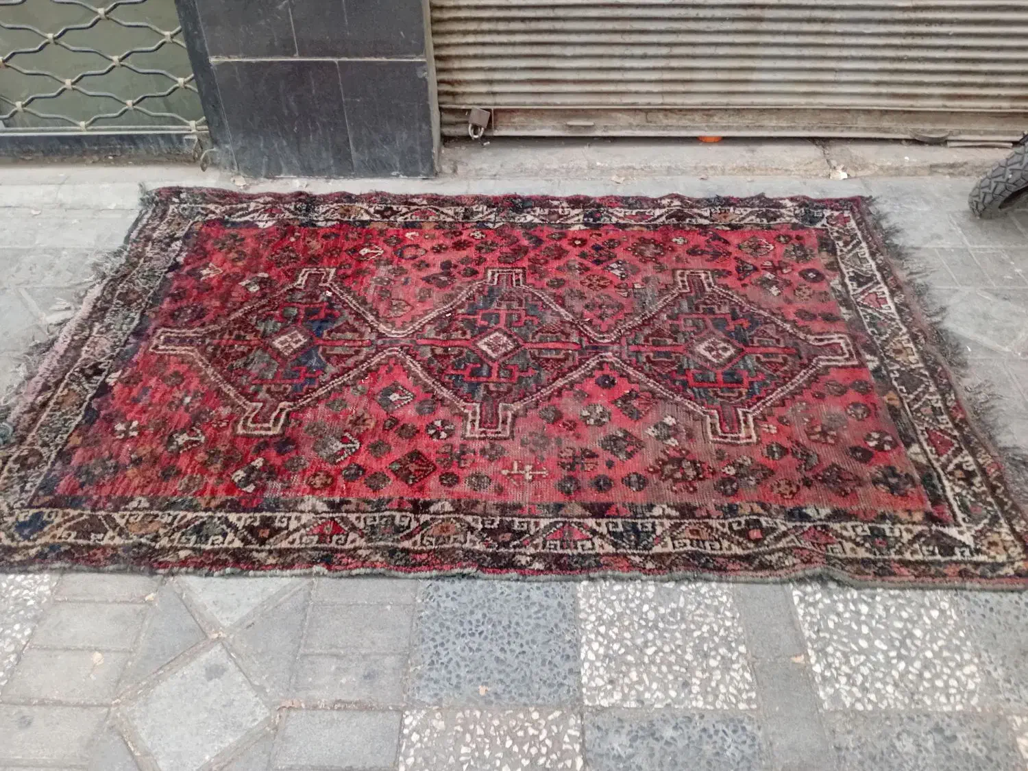 فرش  ۴  متری قدیمی عتیقه با عروس هلندی|فرش|یزد, |دیوار