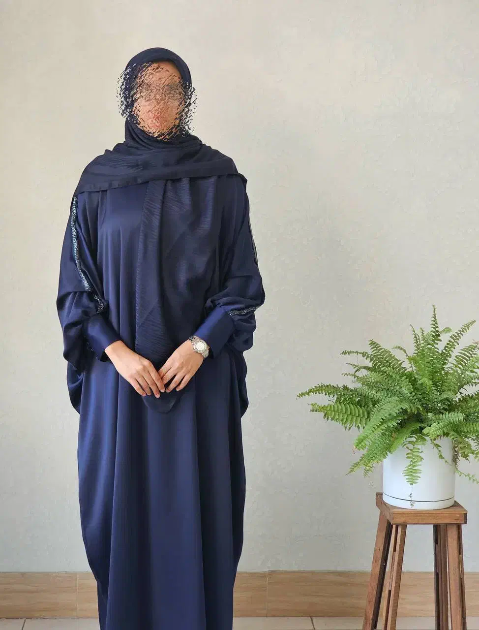 عبای مجلسی|لباس|شیراز, باغ تخت|دیوار