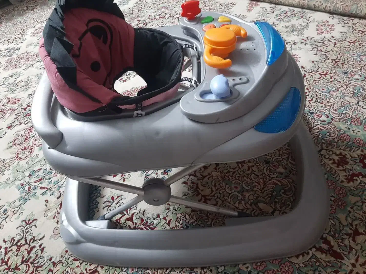 روروئک چیکو|کالسکه و لوازم جانبی|رباط‌کریم, رباط‌کریم|دیوار