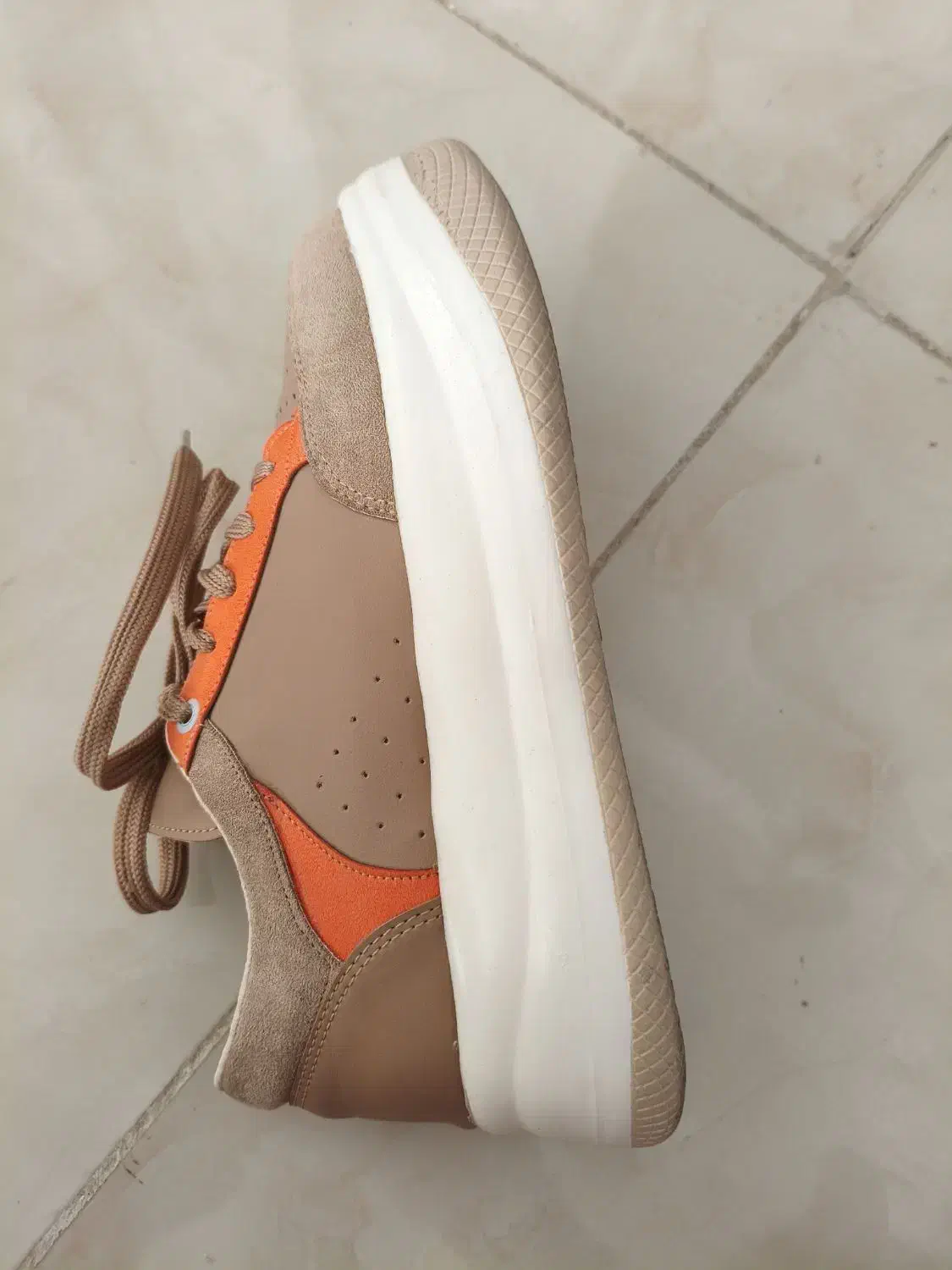 کفش دخترانه|کیف، کفش، کمربند|تربت‌حیدریه, مسجد جامع|دیوار