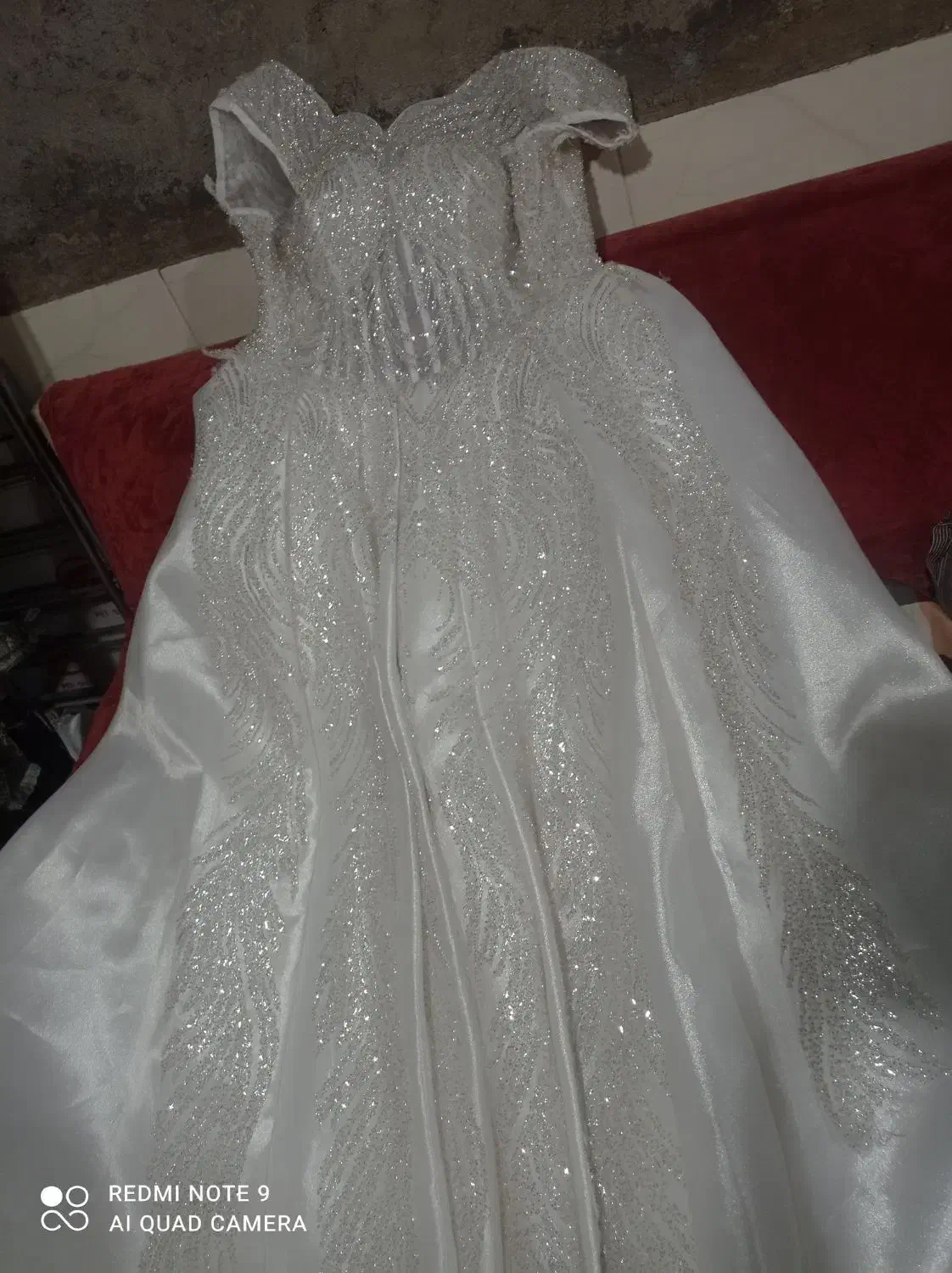 لباس عروس|لباس|داراب, |دیوار