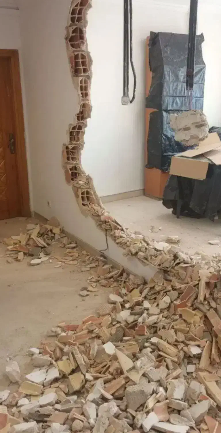 تخریب با هیلتی و باسازی کاشی کاری سرامیک سنگ|خدمات پیشه و مهارت|کرج, گلشهر|دیوار