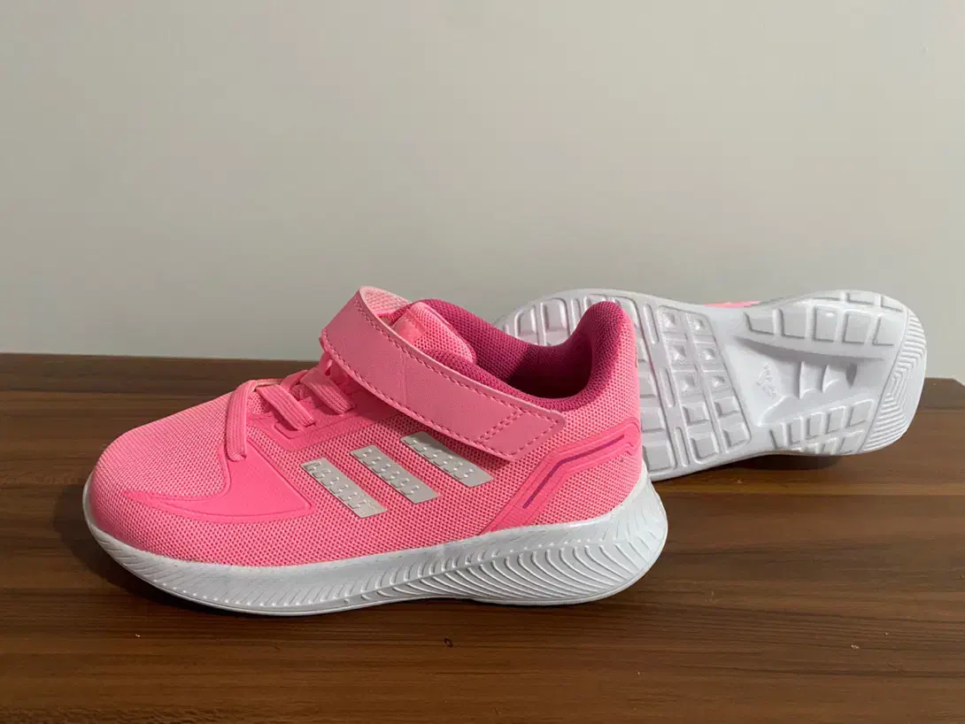 کفشهای برند آدیداس|کیف، کفش، کمربند|جهرم, |دیوار