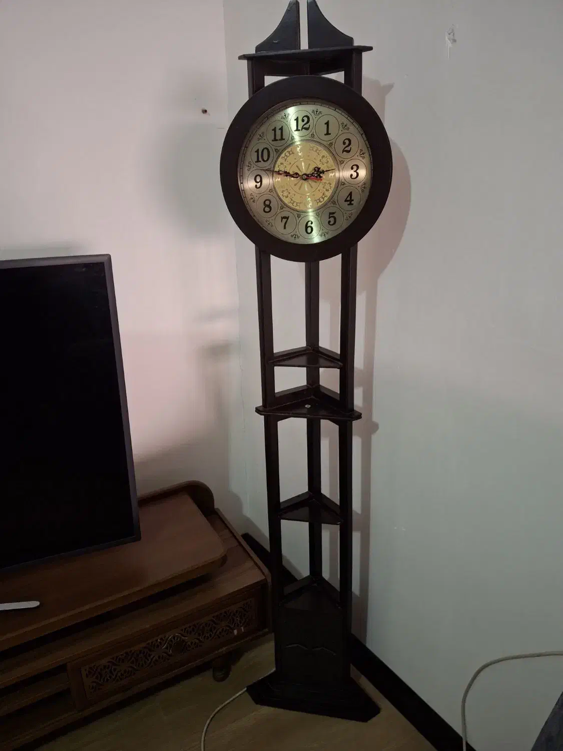 ساعت ایستاده چوبی.|ساعت دیواری و تزئینی|بابل, |دیوار