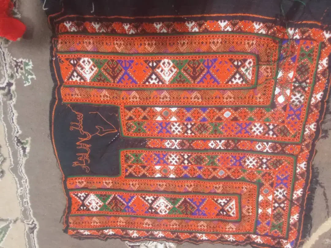 زیح استین|لباس|بمپور, |دیوار