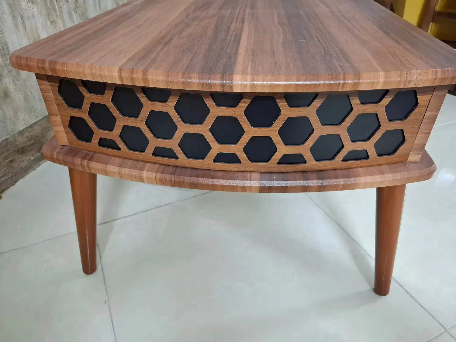 فروش یک عدد میز جلو مبلی کشودار|مبلمان خانگی و میز عسلی|قم, شهرک قدس|دیوار