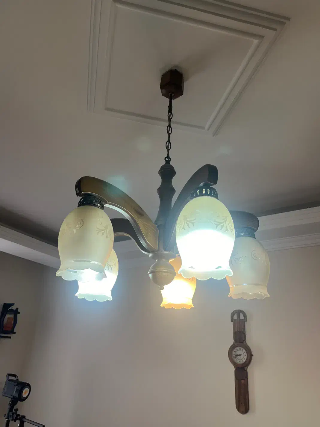 لوستر چوبی|لوستر و چراغ آویز|تهران, نیروی هوایی (پیروزی)|دیوار