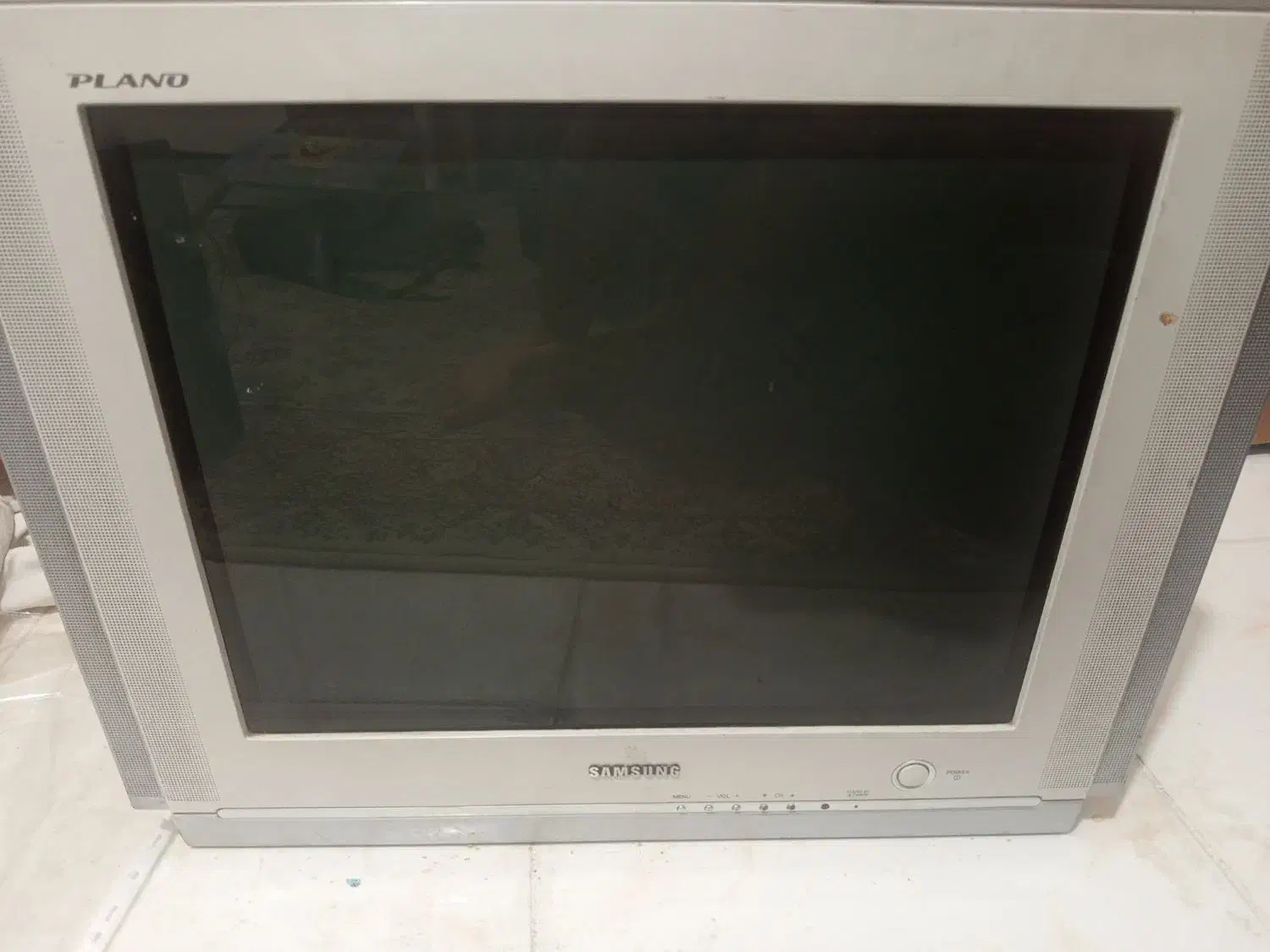یک عدد تلویزیون Samsung ۲۲ اینچ|تلویزیون و پروژکتور|اندیشه, اندیشه فاز ۳|دیوار