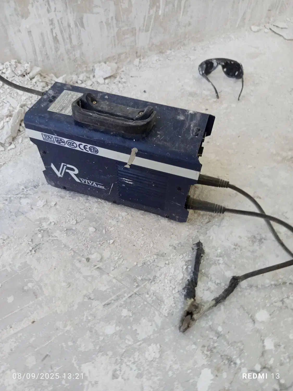 جوشکاری و برشکاری با ده سال سابقه کاری مفید|خدمات پیشه و مهارت|جزنیک, |دیوار