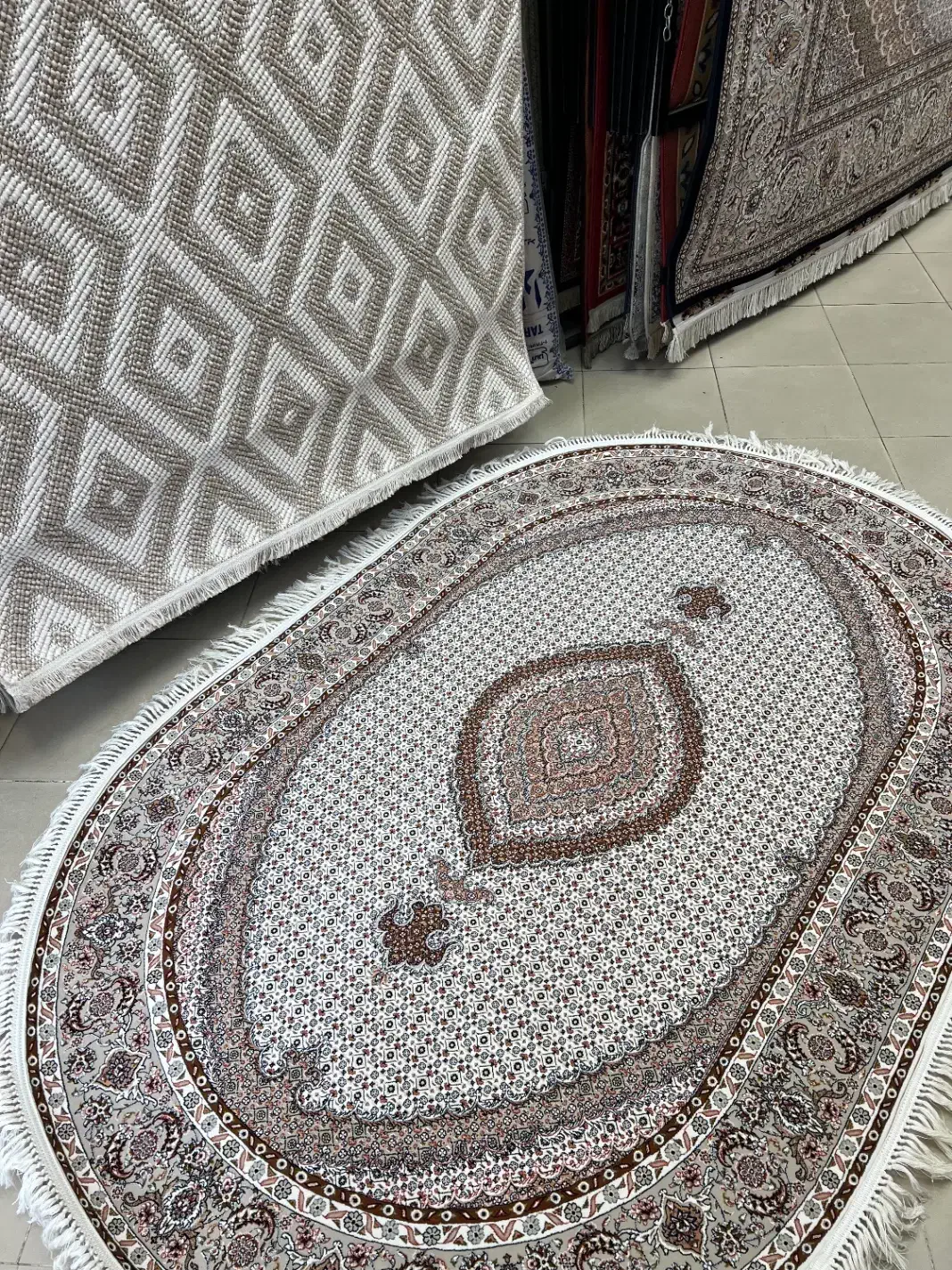 مرکز پخش فرش بیضی دستبافت گونه ( فرش نادر تبریز)|فرش|تبریز, |دیوار