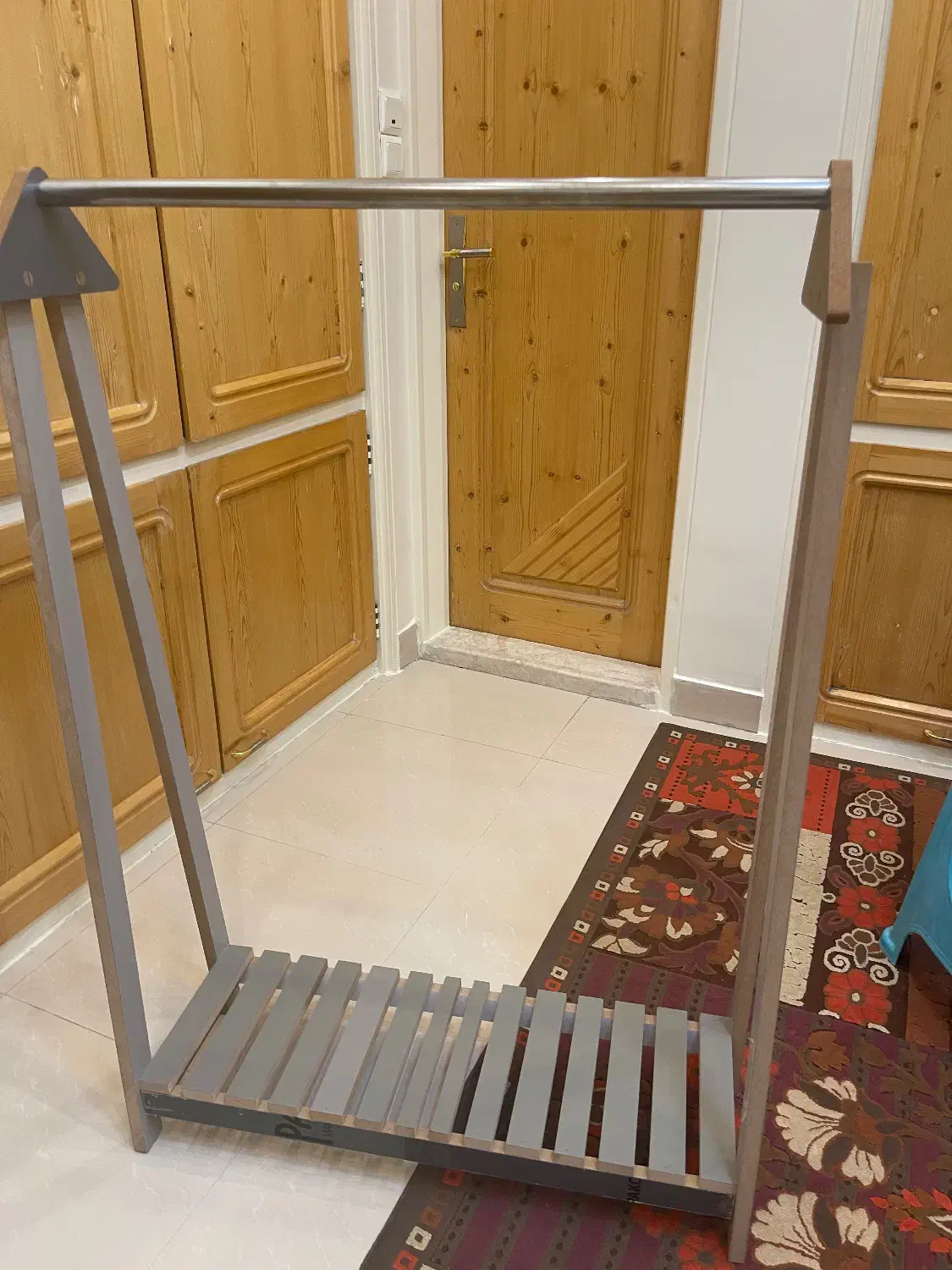 یک عدد رگال تمیز|بندرخت و رخت‌آویز|قزوین, |دیوار