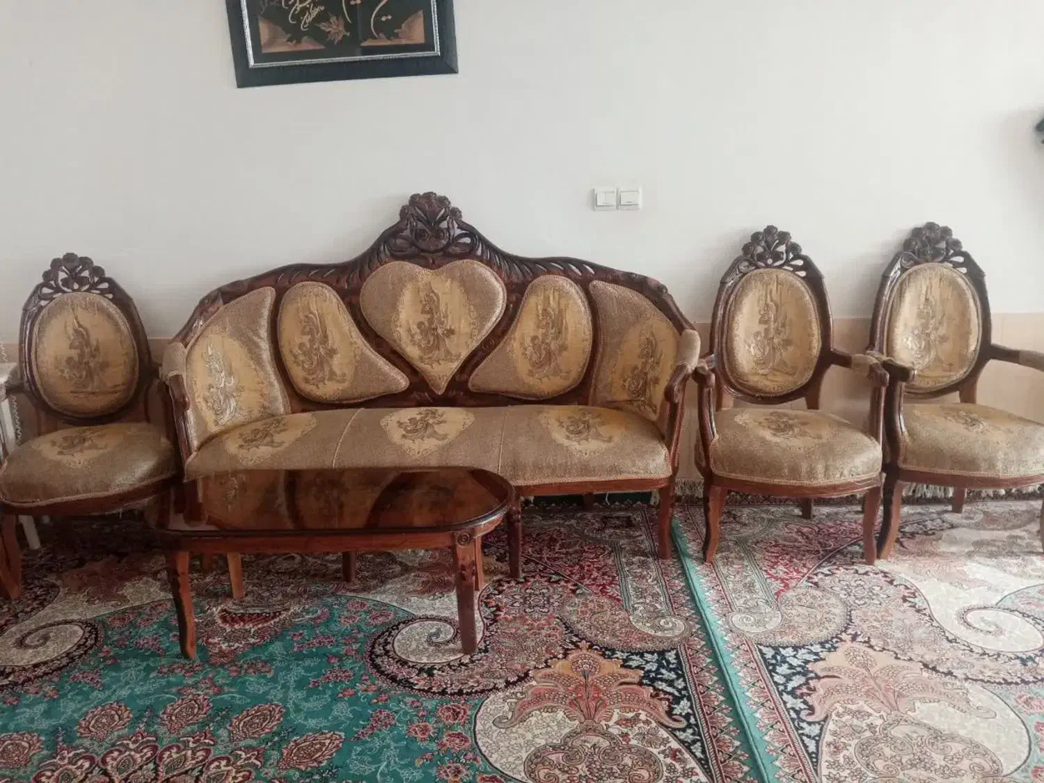 مبل تمیز در حد نو چوب جنس خوب|مبلمان خانگی و میز عسلی|سبزوار, امیر کبیر|دیوار