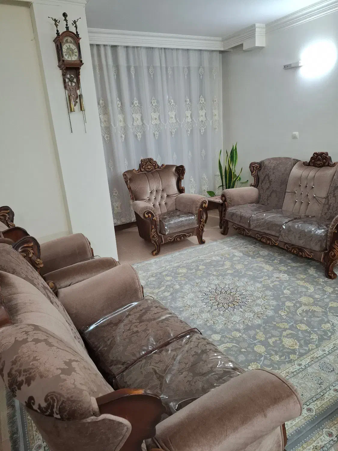 مبل ۷ نفره بسیارزیبا و تمیز و با کیفیت|مبلمان خانگی و میز عسلی|شاهینشهر, فردوسی|دیوار