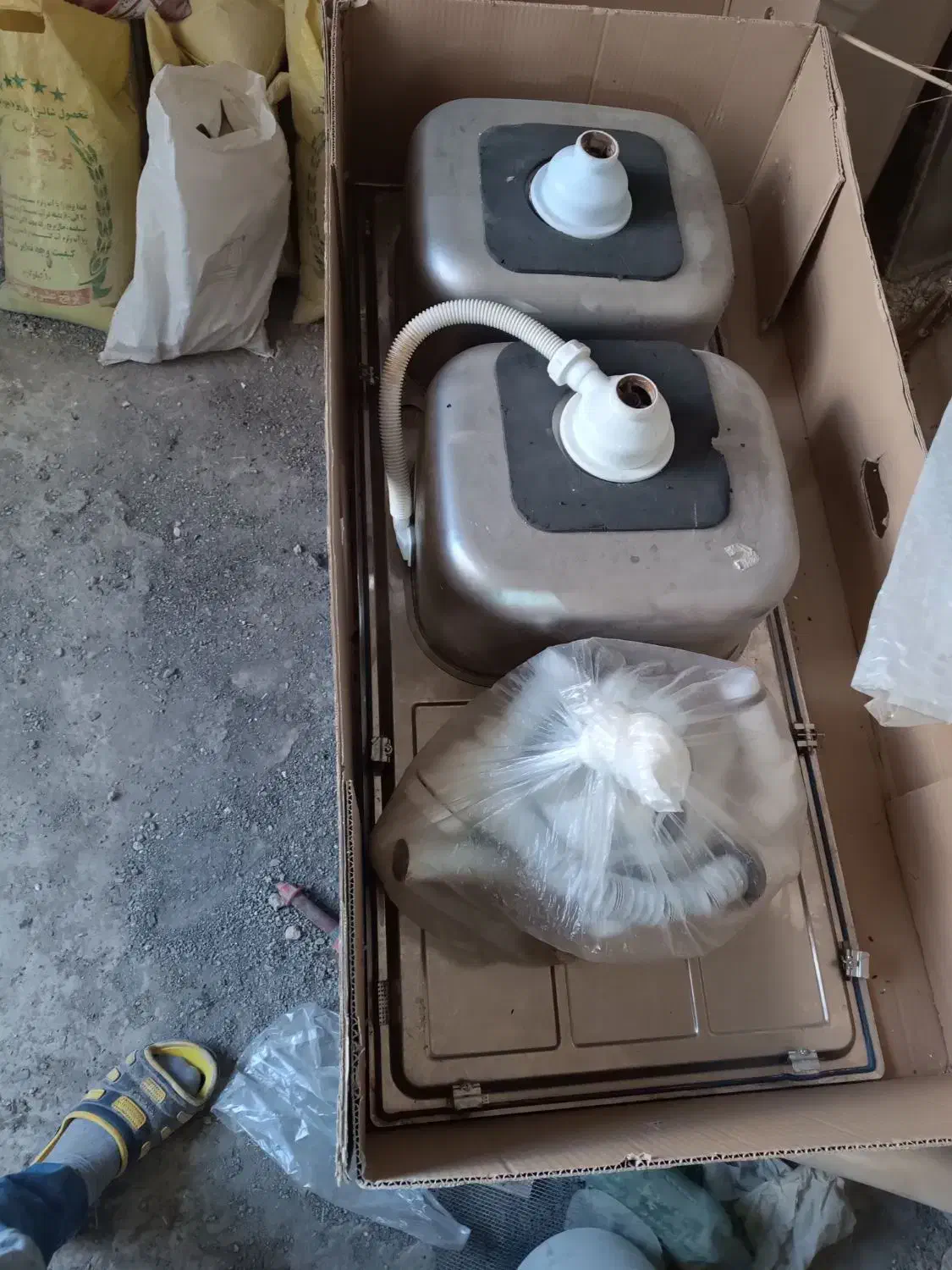 دو عدد سینک دوقلو تو کار|مصالح و تجهیزات ساختمان|خمین, |دیوار