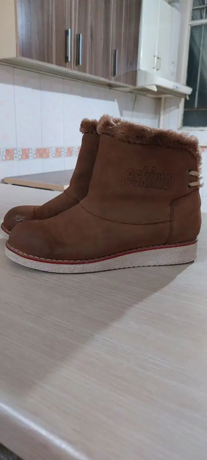 کفش|لباس|کرج, ساسانی (قلمستان)|دیوار