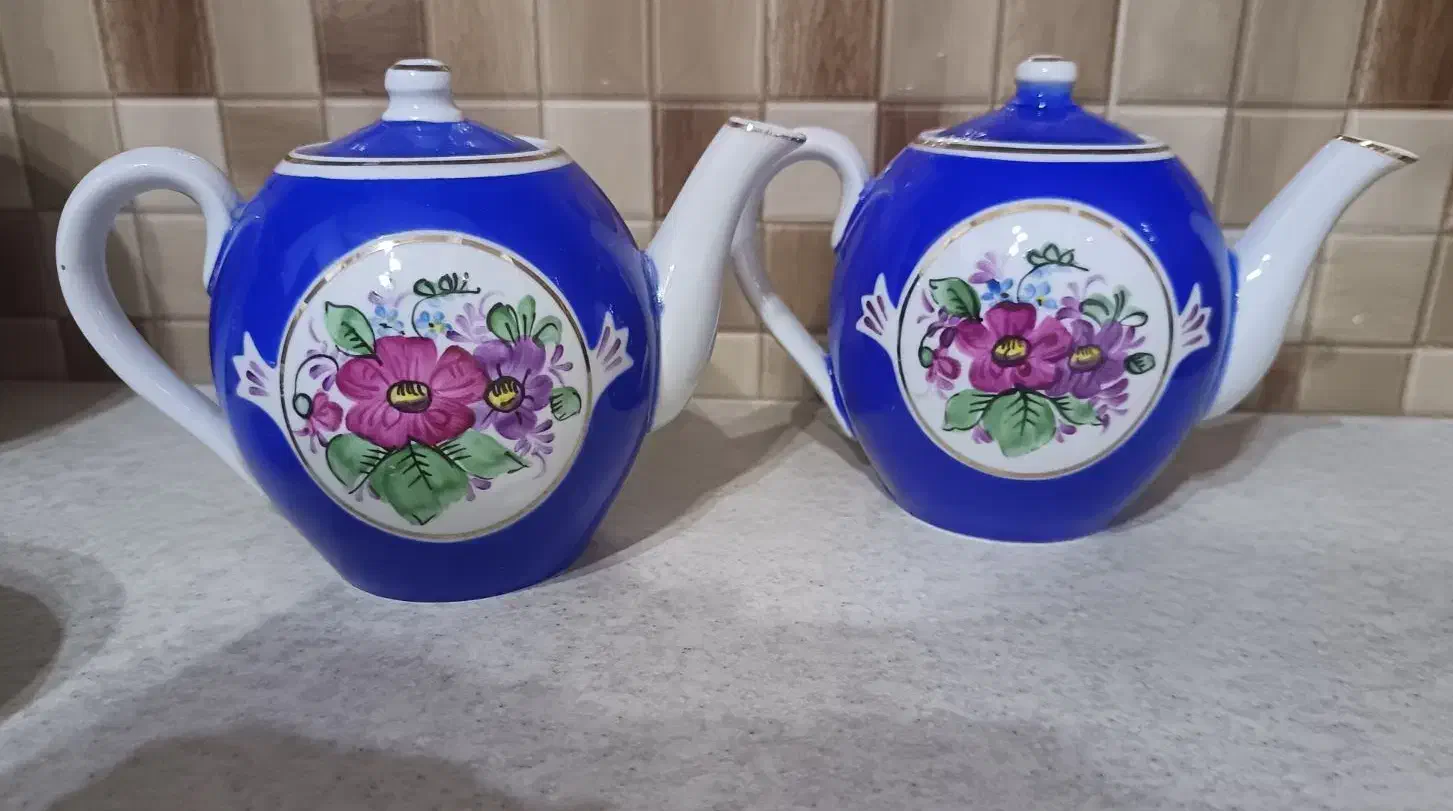 قوری گل آبی اصل روسی|کلکسیون اشیاء عتیقه|قمصر, |دیوار