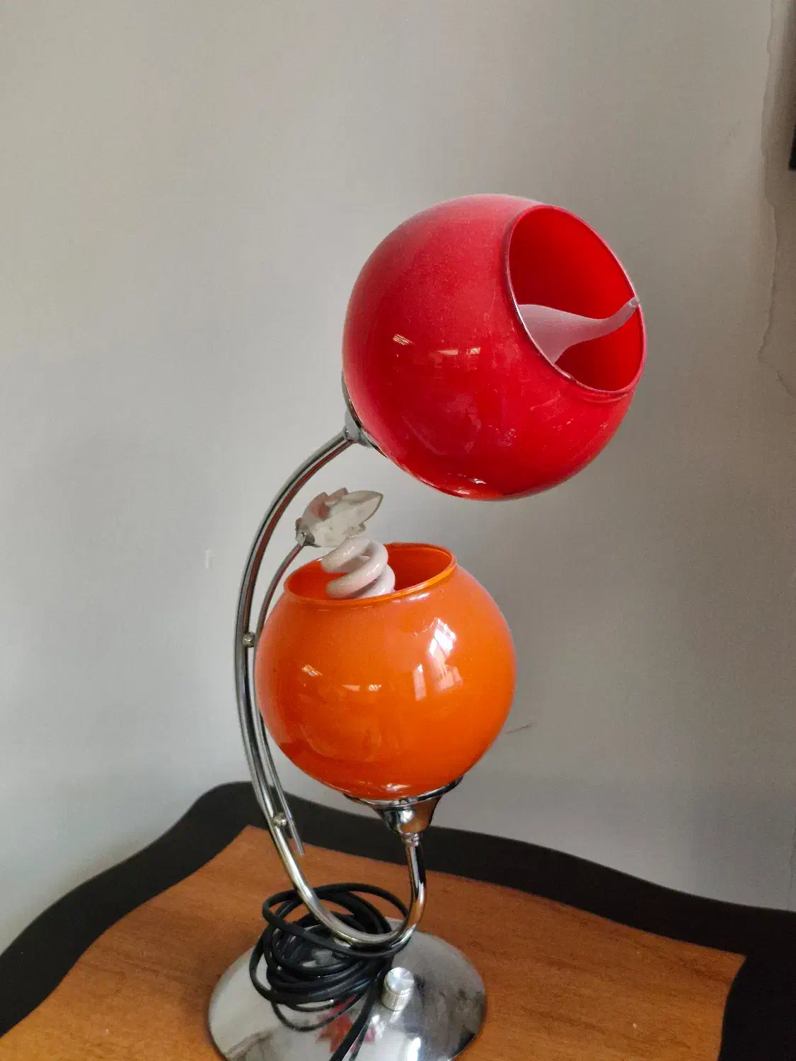 چراغ خواب|چراغ خواب و آباژور|دماوند, گیلاوند|دیوار