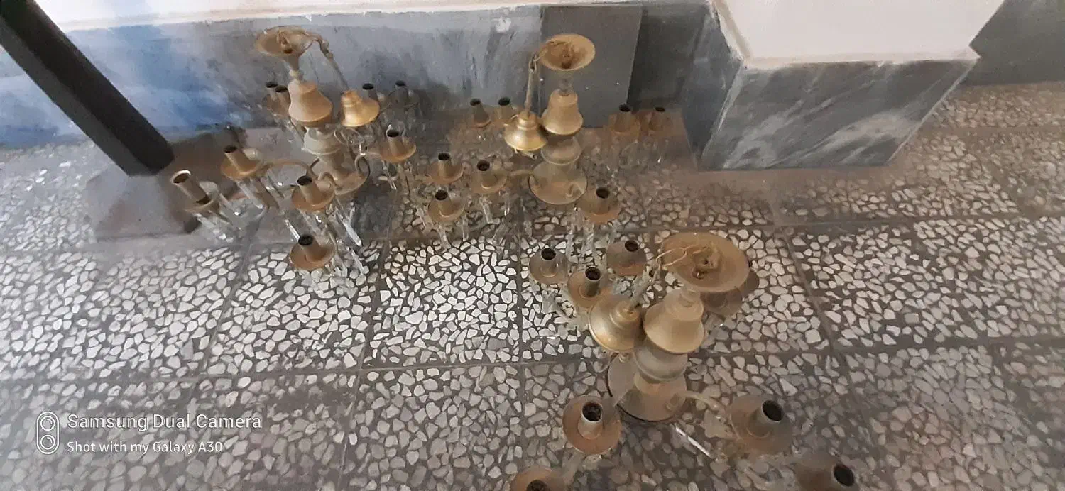 لوستر برنجی،دوعدد چهار شعله و یکعدد پنج شعله|لوستر و چراغ آویز|ساری, |دیوار