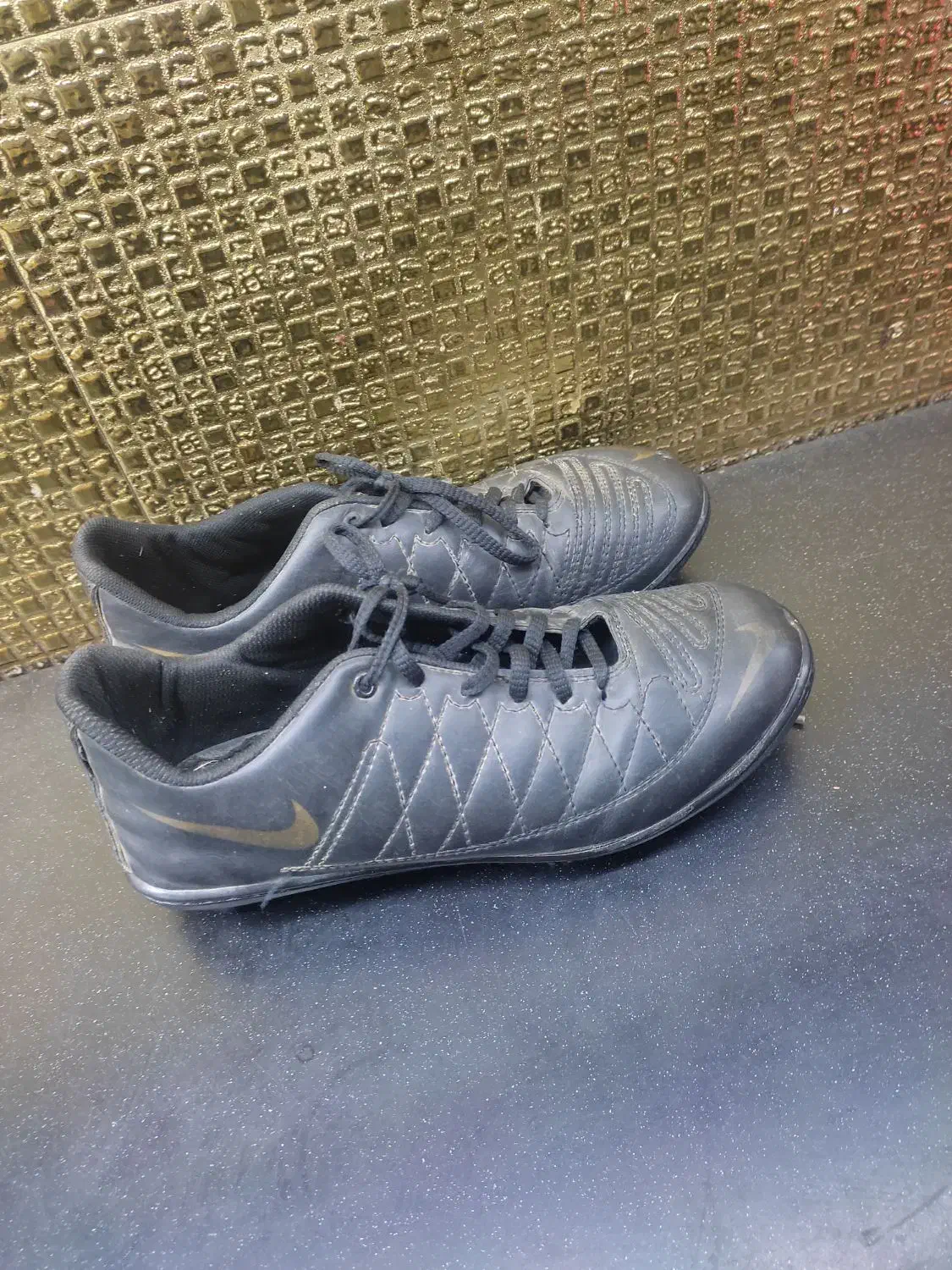 کفش چمن|کیف، کفش، کمربند|گناباد, |دیوار