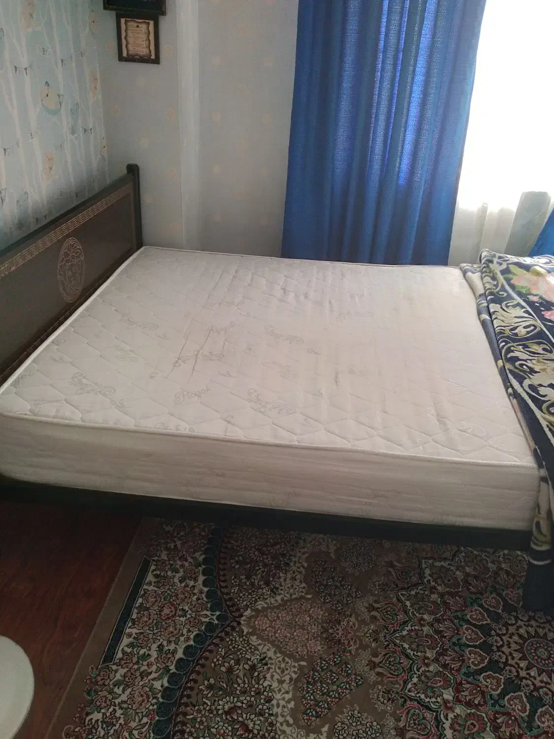 تخت دو نفره فرفورژه با چوب و تشک دو نفره رویال|تخت و سرویس خواب|کرج, فاز ۴ مهرشهر|دیوار