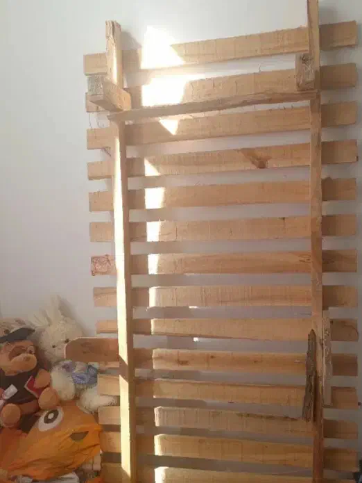 تخت یک نفره|تخت و سرویس خواب|گلبهار, شهر جدید گلبهار|دیوار