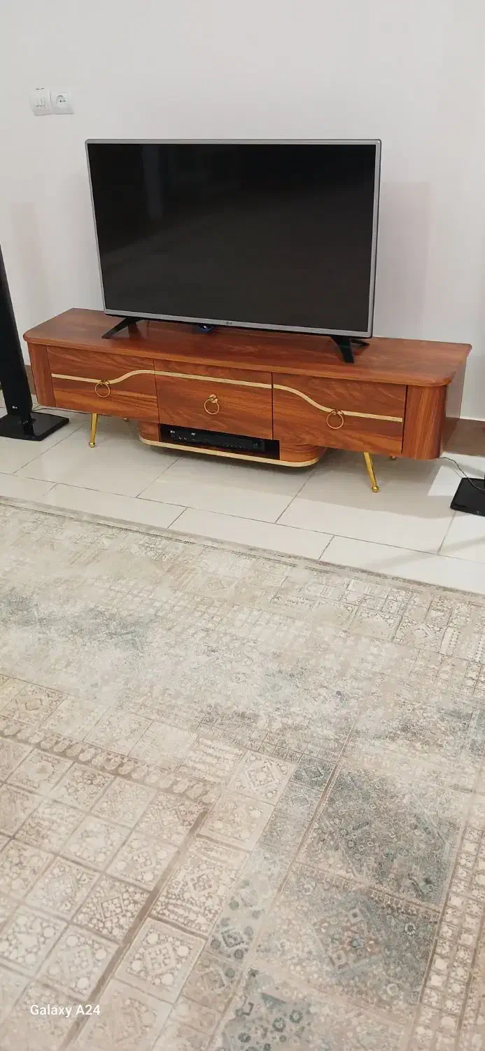 تلویزیون ۴۳ الجی LED|تلویزیون و پروژکتور|بروجرد, |دیوار