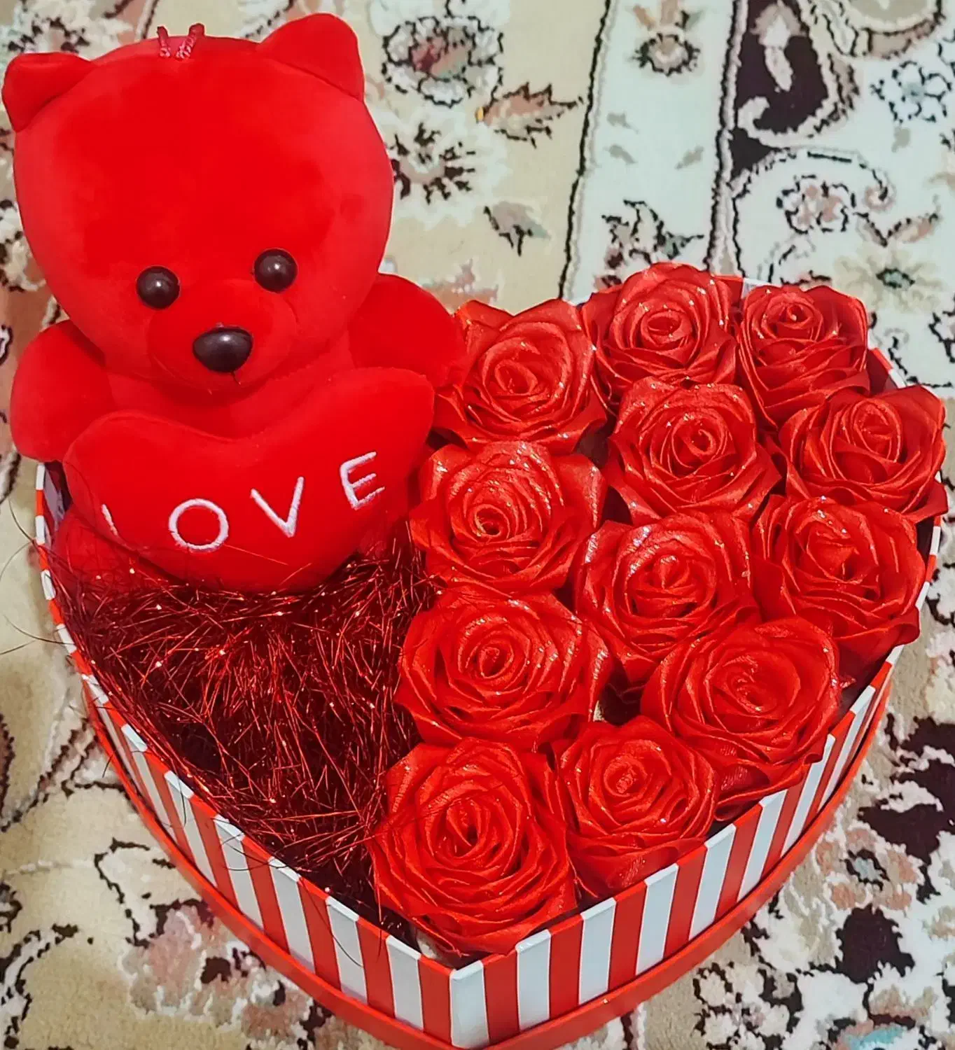 باکس گله هدیه|گل مصنوعی|میانه, |دیوار