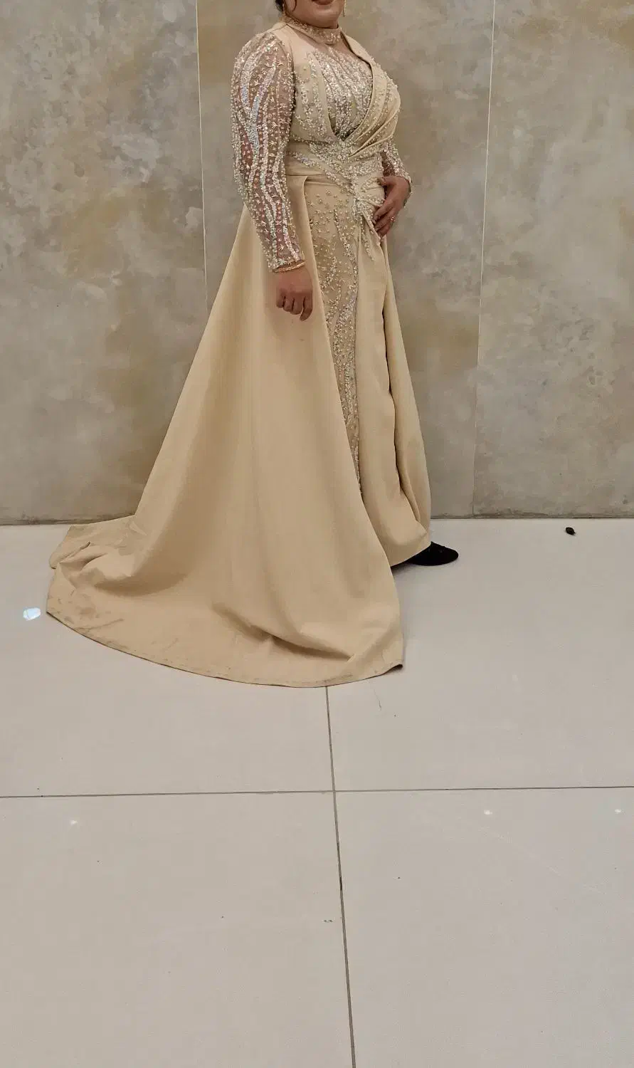 لباس مجلسی|لباس|اهواز, زوویه ۲|دیوار