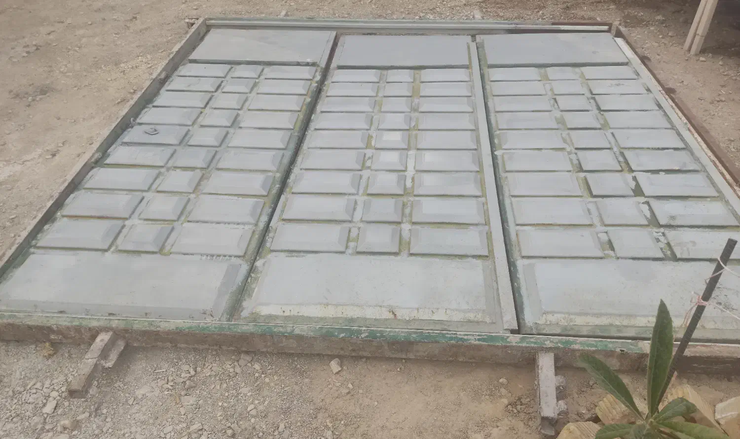 درب سه لنگه آهنی با چارچوب|مصالح و تجهیزات ساختمان|فسا, |دیوار