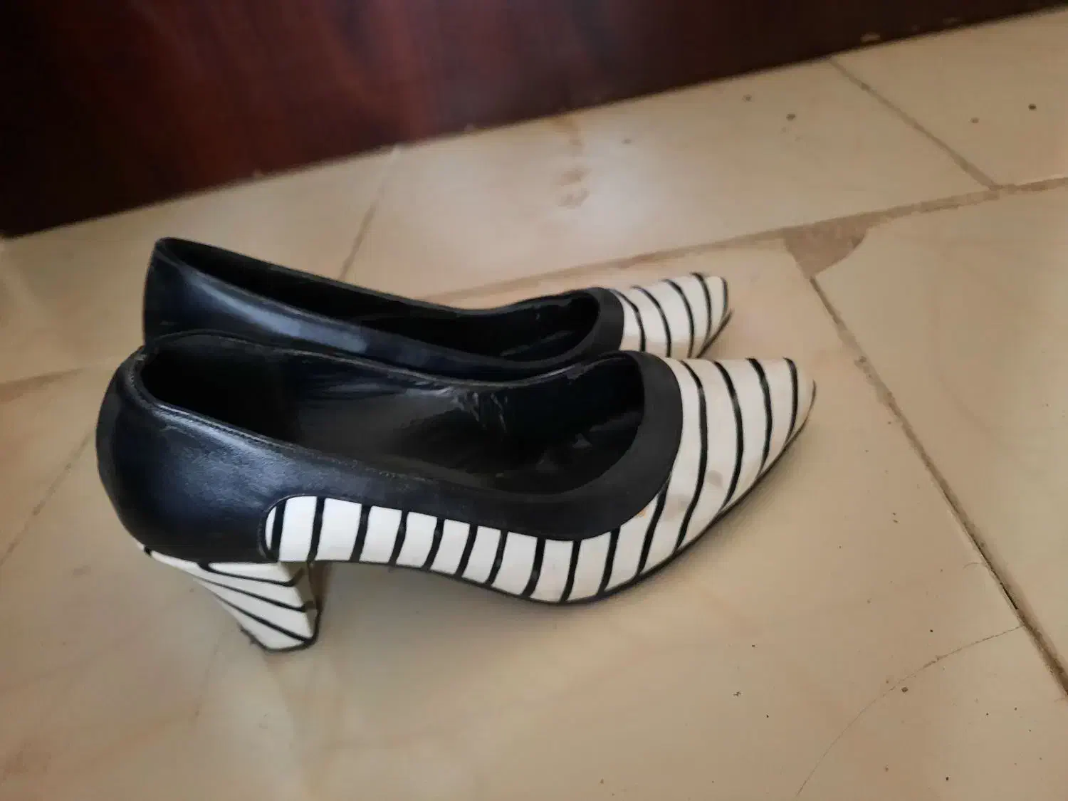 کفش نو سالم|کیف، کفش، کمربند|پرند, فاز ۵|دیوار