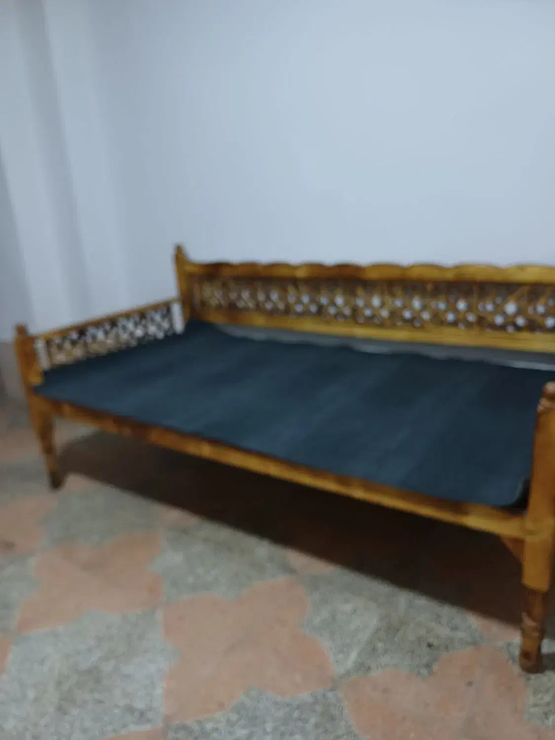 تخت سنتی چوبی|مبلمان خانگی و میز عسلی|آمل, |دیوار