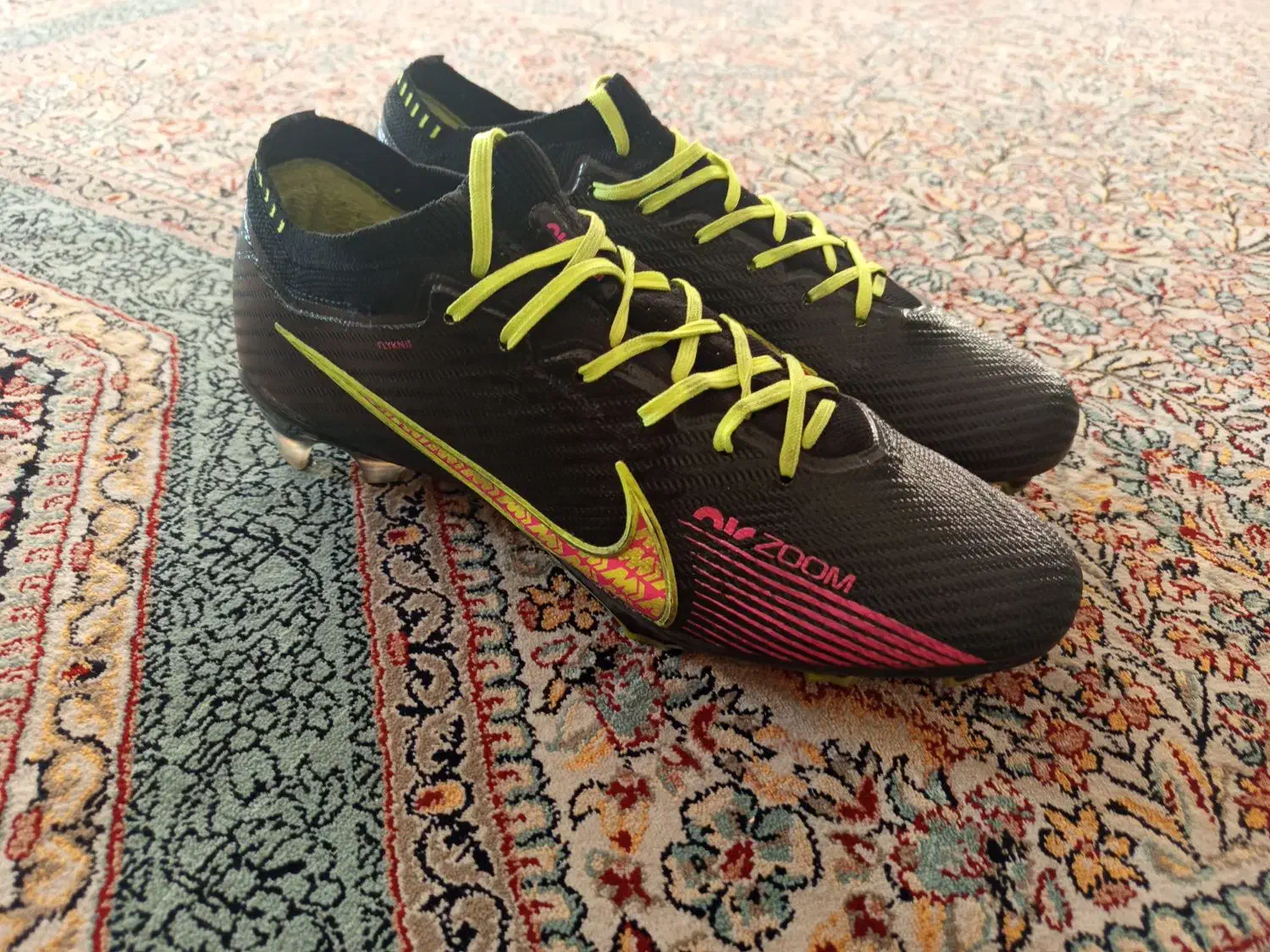 کفش چمن|کیف، کفش، کمربند|مرودشت, فاز اول شهرک فرهنگیان|دیوار