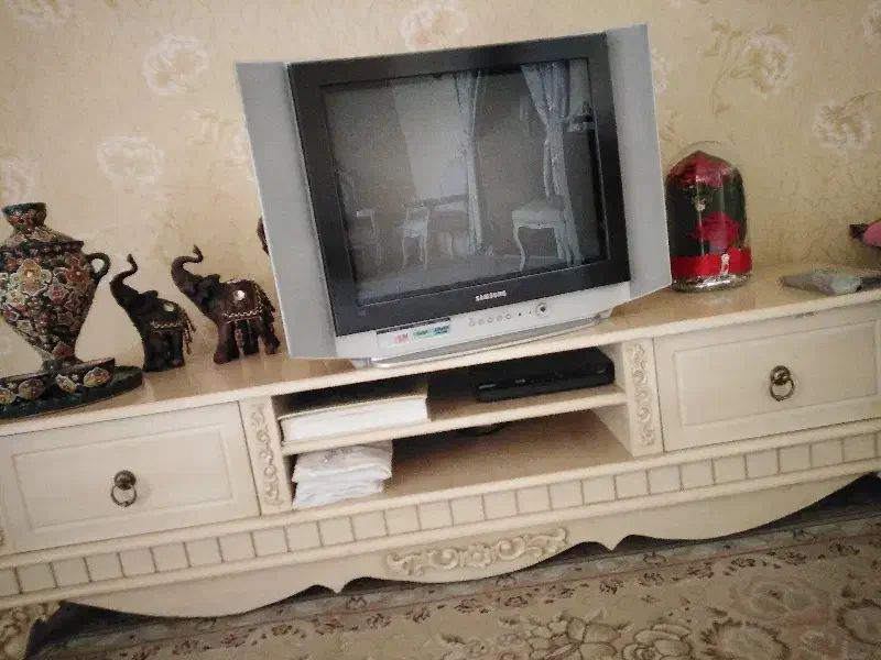 تلویزیون سامسونگ و میز تلویزیون|تلویزیون و پروژکتور|مشهد, رستگار|دیوار