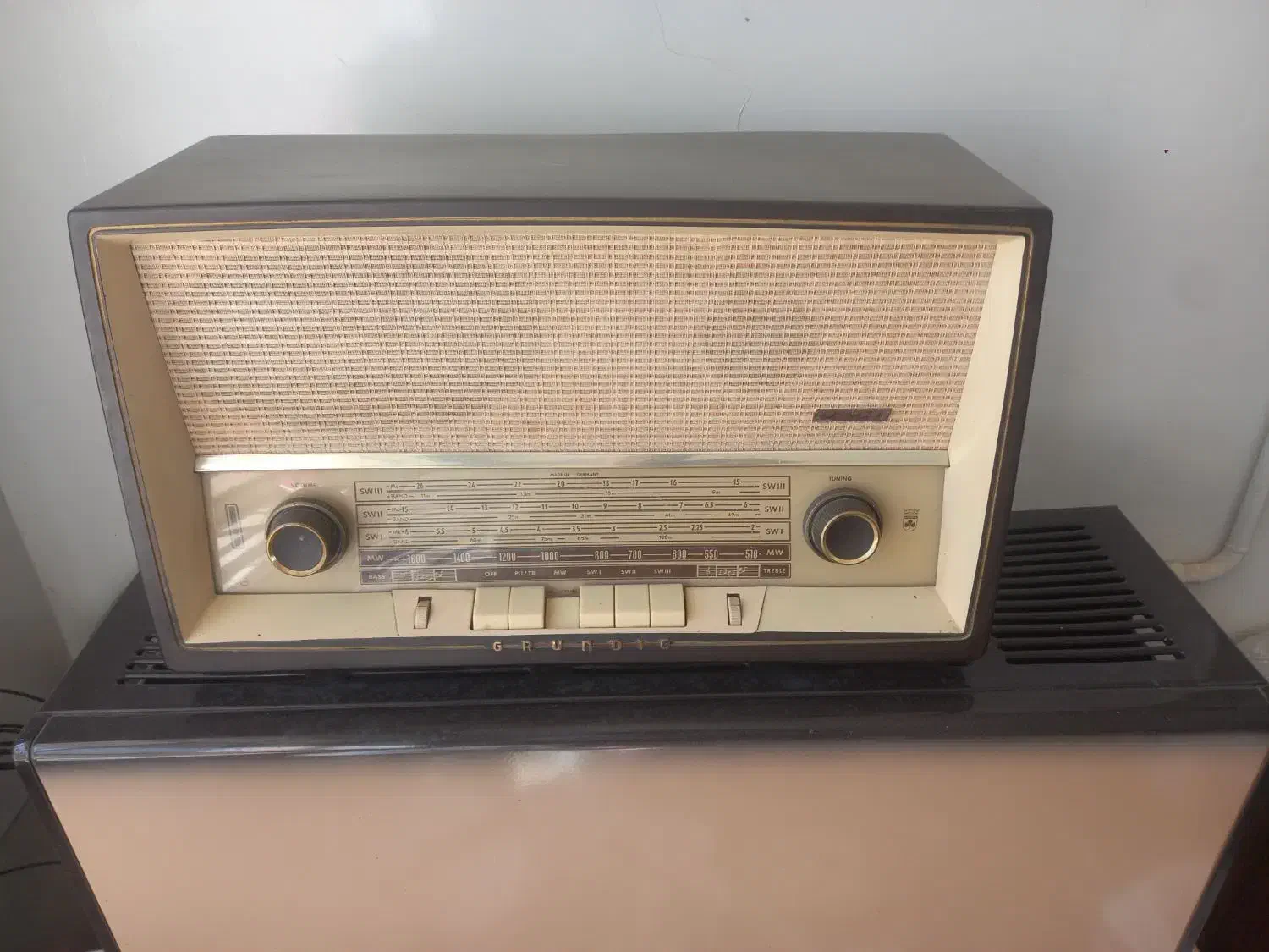 رادیولامپی گراندیک|کلکسیون اشیاء عتیقه|آباده, |دیوار