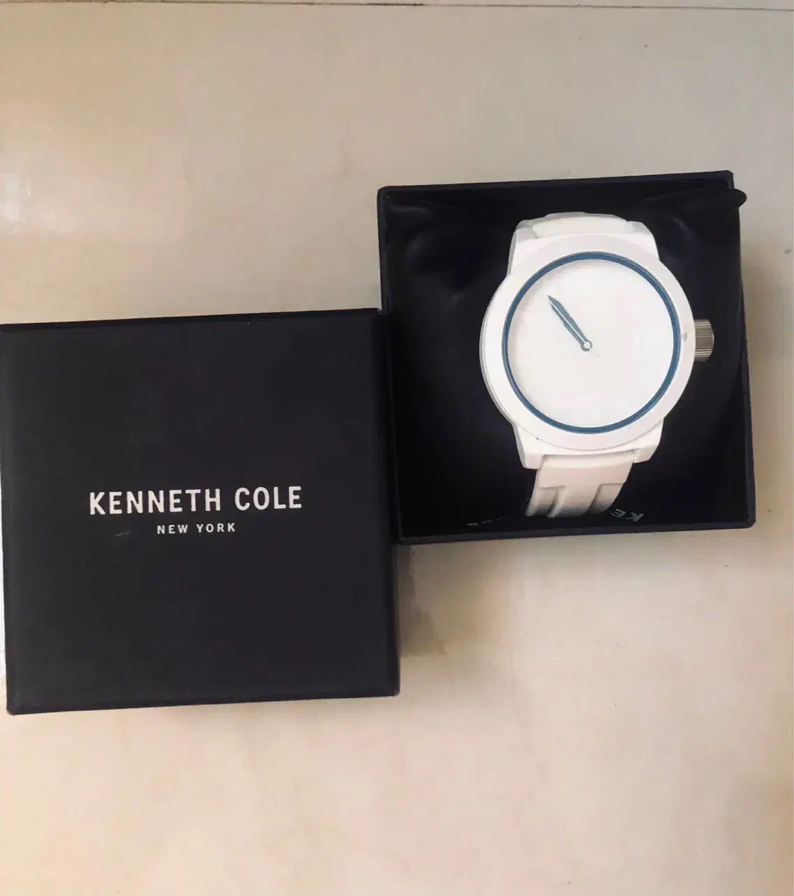 جت ست|ساعت|تهران, فلسطین (میدان انقلاب)|دیوار