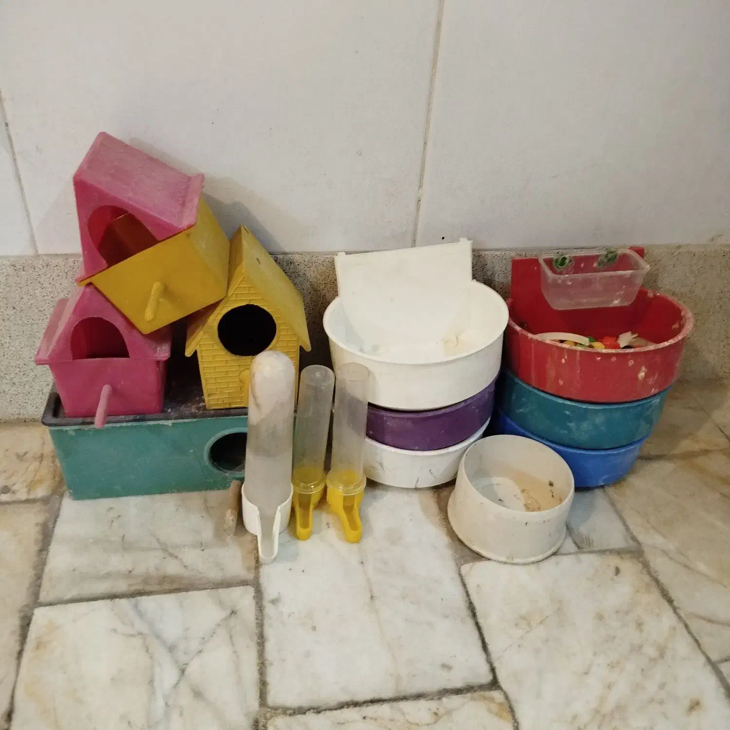 لوازم پرنده دونخوری آبخوری لانه|لوازم جانبی حیوانات|قم, قلعه کامکار|دیوار