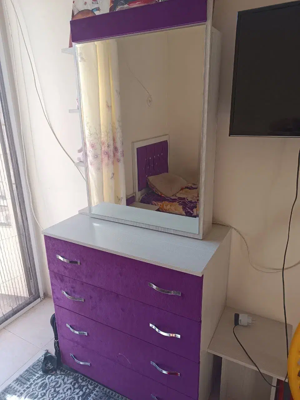 تخت تک نفره بدون تشک همراه با میز آرایش و پا تختی|تخت و سرویس خواب|بروجرد, |دیوار