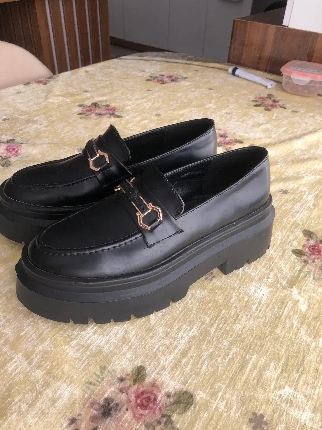 کفش نو|کیف، کفش، کمربند|تربت‌حیدریه, مظفریه|دیوار