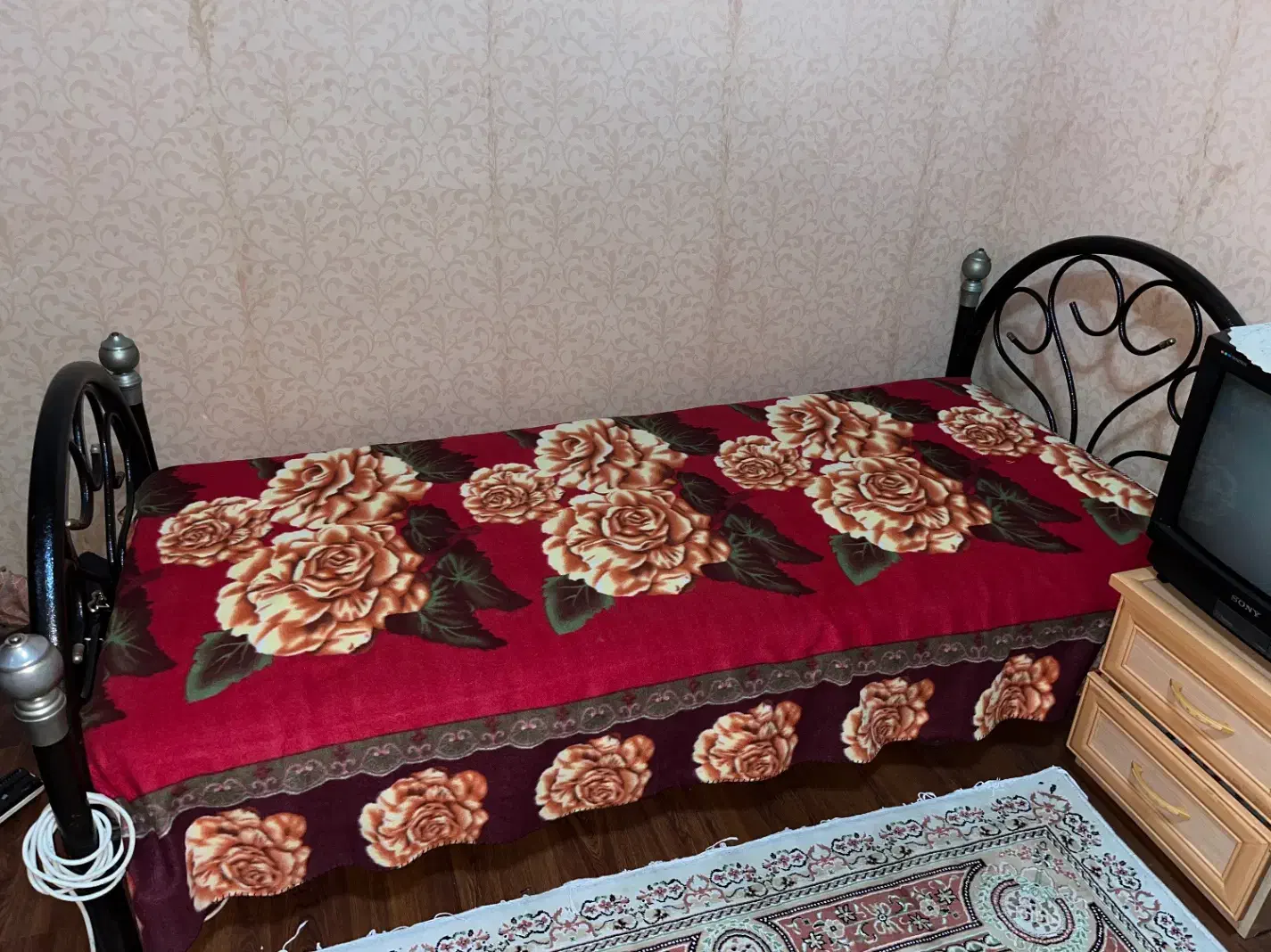 دوعدد تخت سالم|تخت و سرویس خواب|بندر انزلی, آخرخط|دیوار