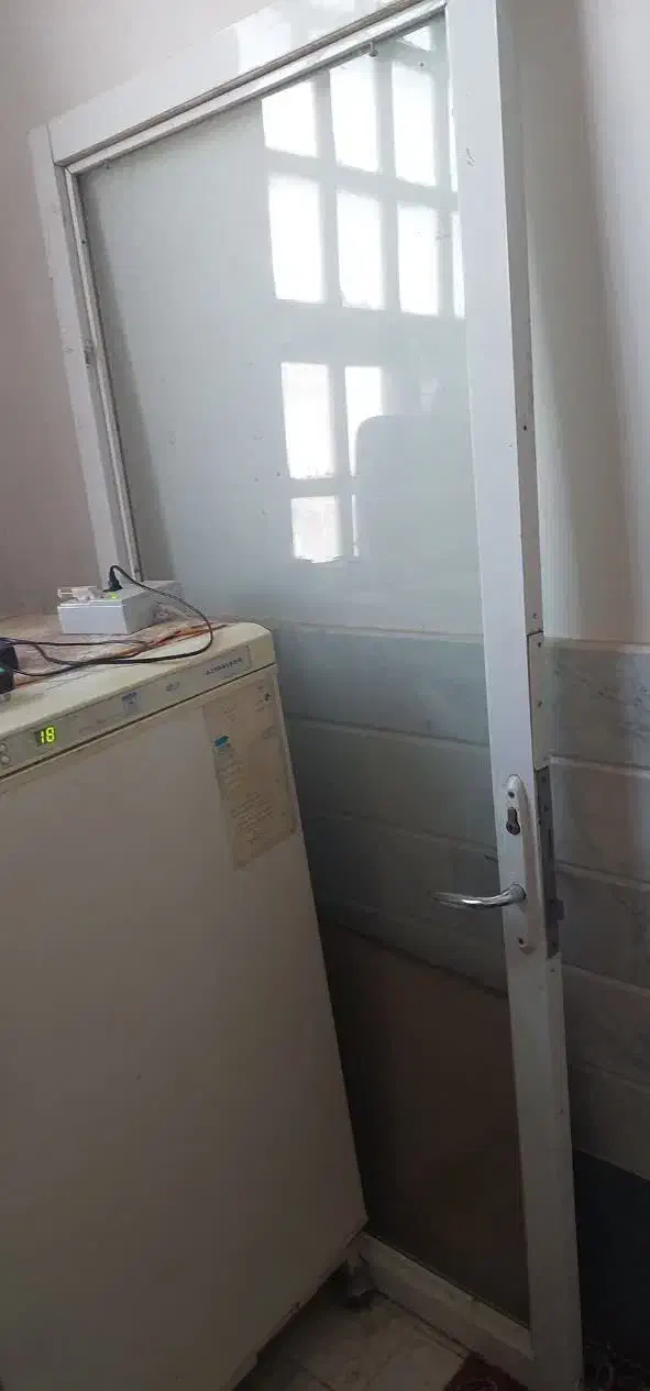 درب آلومینیومی باشیشه4میل وقفل|مصالح و تجهیزات ساختمان|قم, باجک دو|دیوار