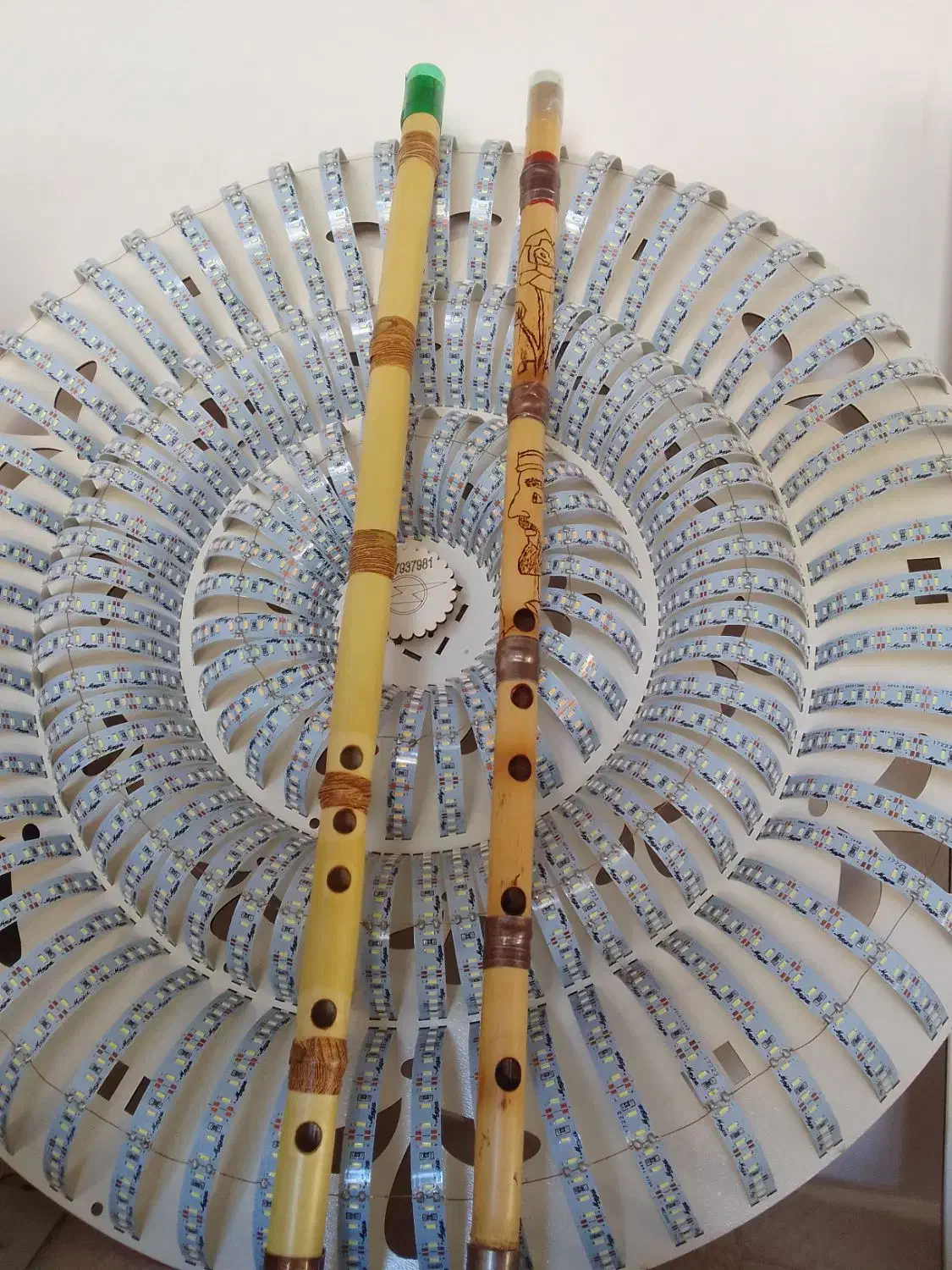 نی هفت بند|سازهای بادی|موگوئی, |دیوار