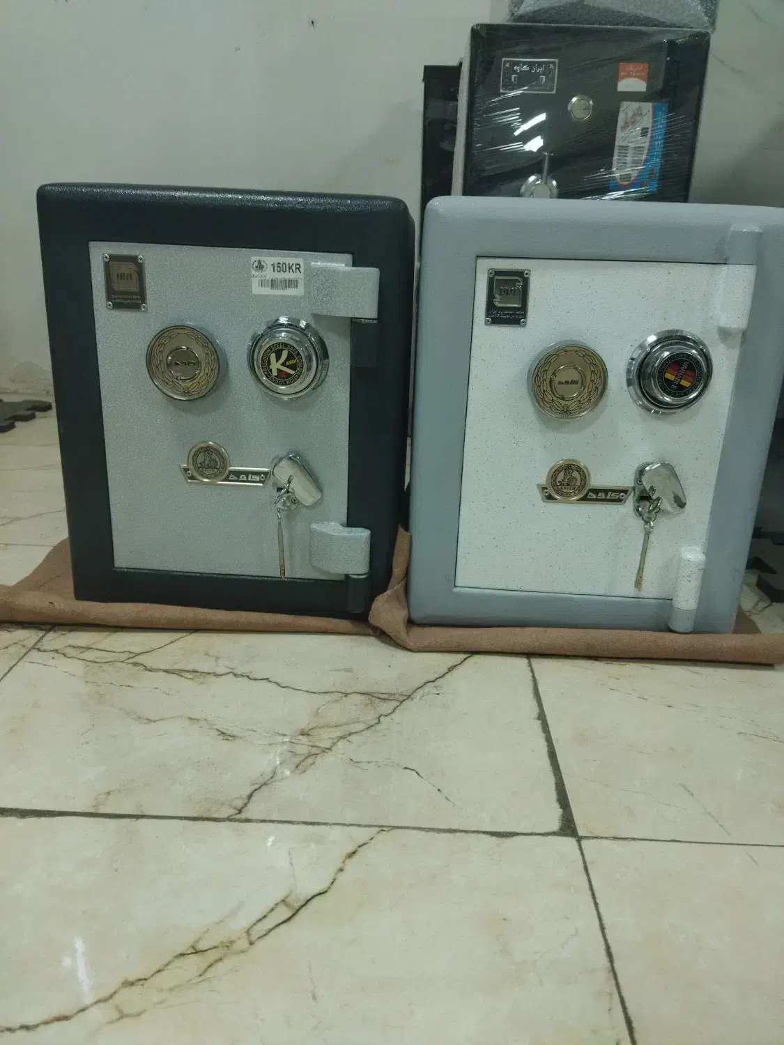 گاو و|ابزارآلات|گنبد کاووس, |دیوار