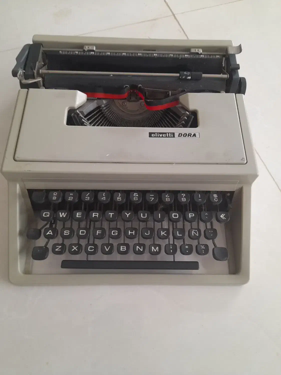 ماشین تایپ انگلیسی|کلکسیون اشیاء عتیقه|بیرجند, |دیوار