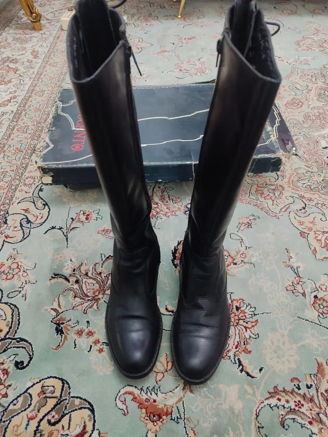 بوت چرم ساق بلند|کیف، کفش، کمربند|پرند, فاز ۶|دیوار