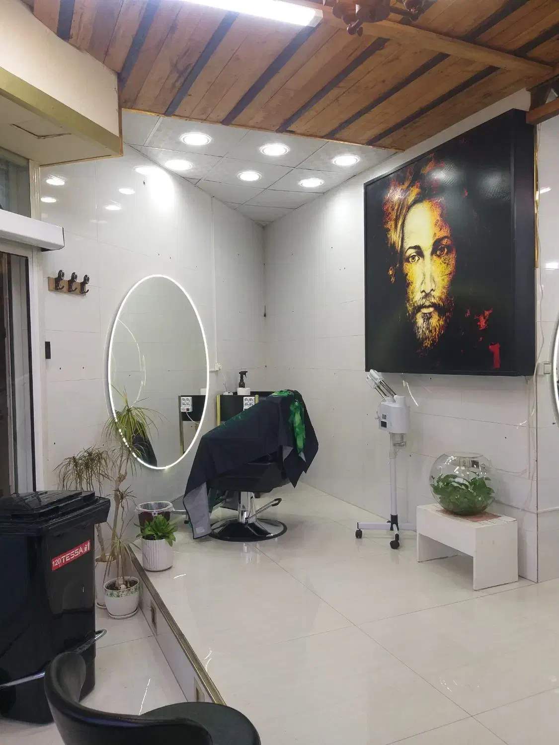 نیازمند آرایشگر مردانه کاربلد|استخدام درمانی، زیبایی، بهداشتی|شیراز, شهرک ولیعصر|دیوار