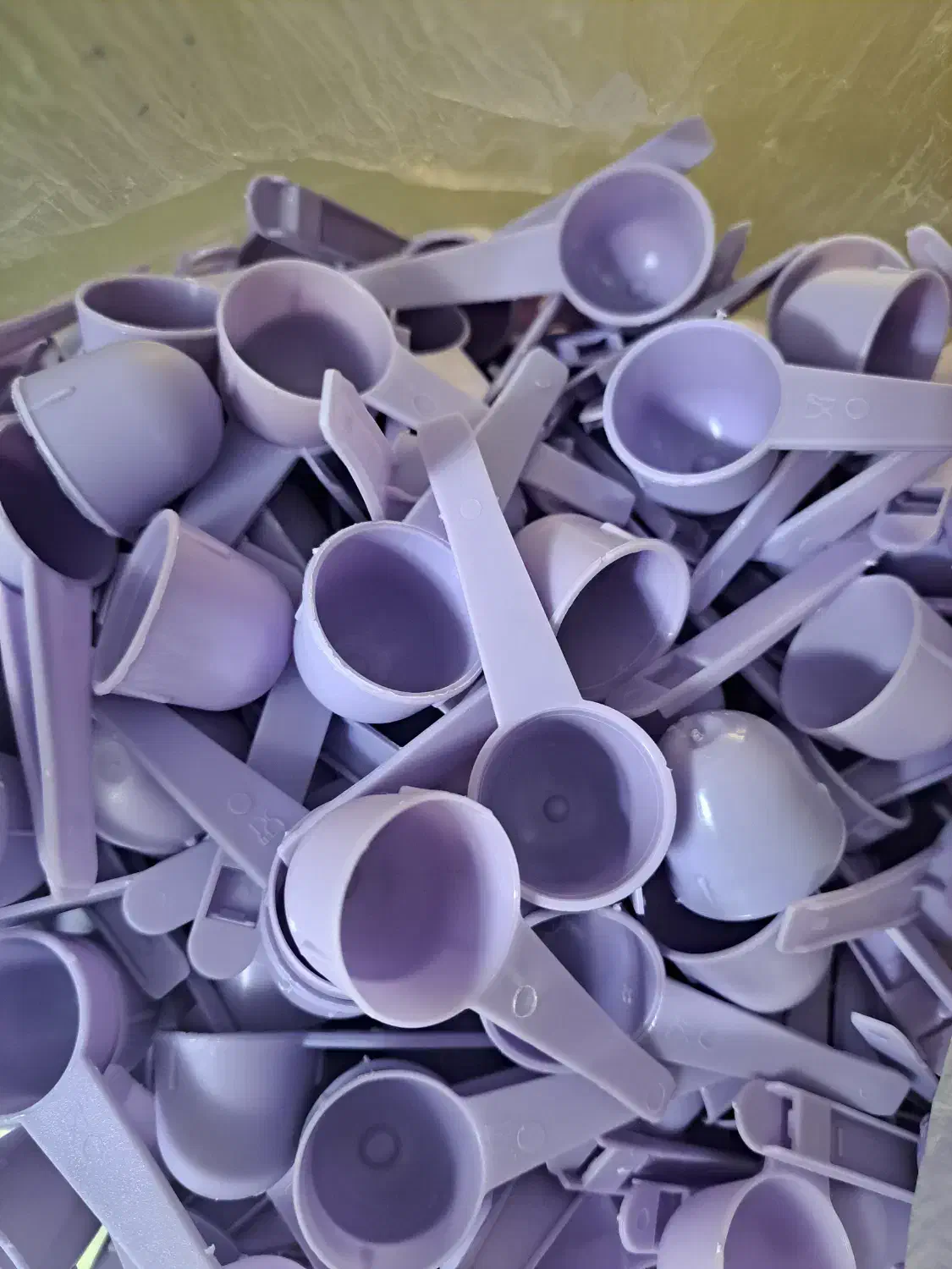 قاشق|ظروف نگهدارنده، پلاستیکی، یکبارمصرف|مسجد سلیمان, |دیوار