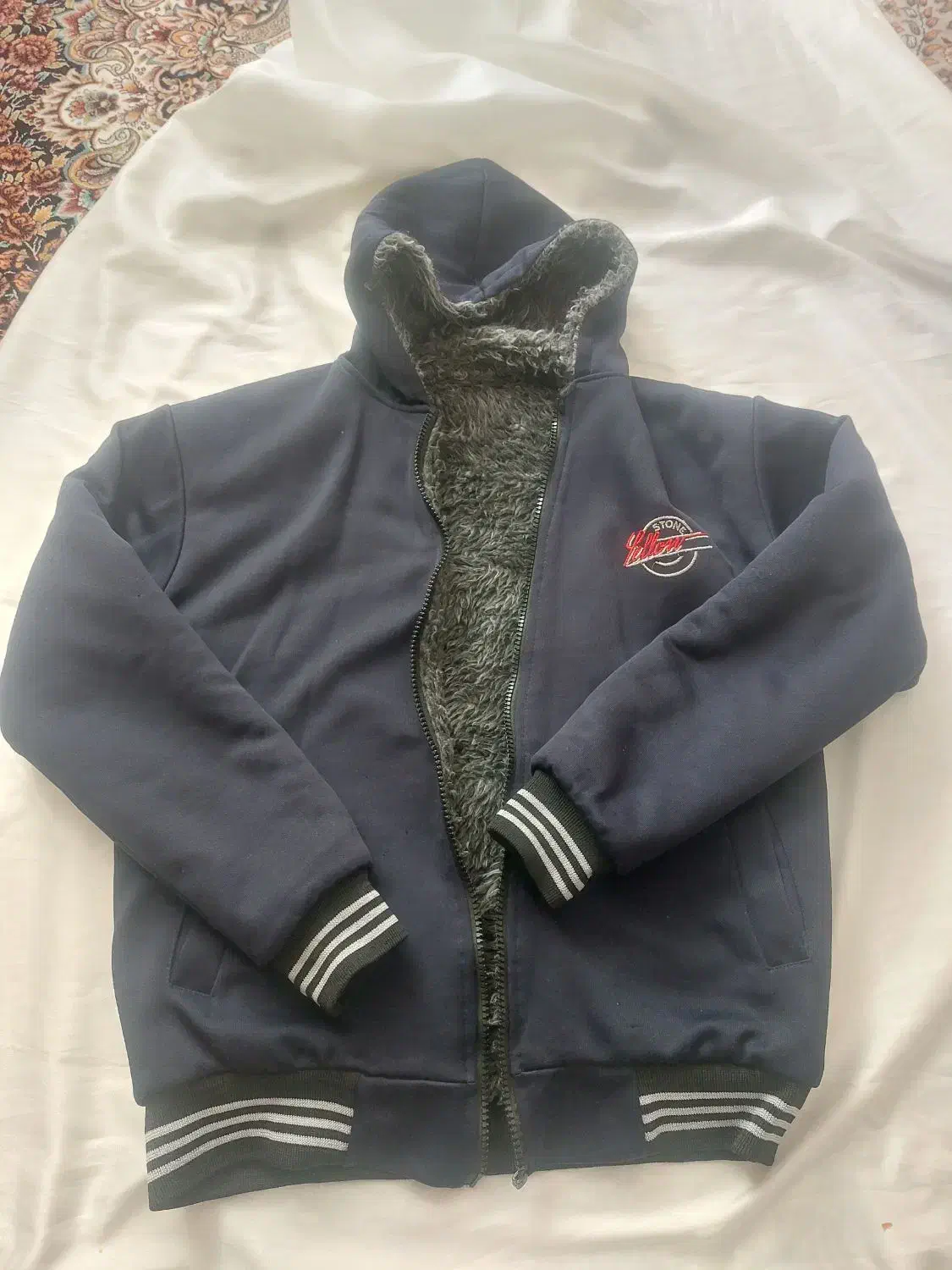 سوییشرت|لباس|قم, قلعه عموحسین|دیوار