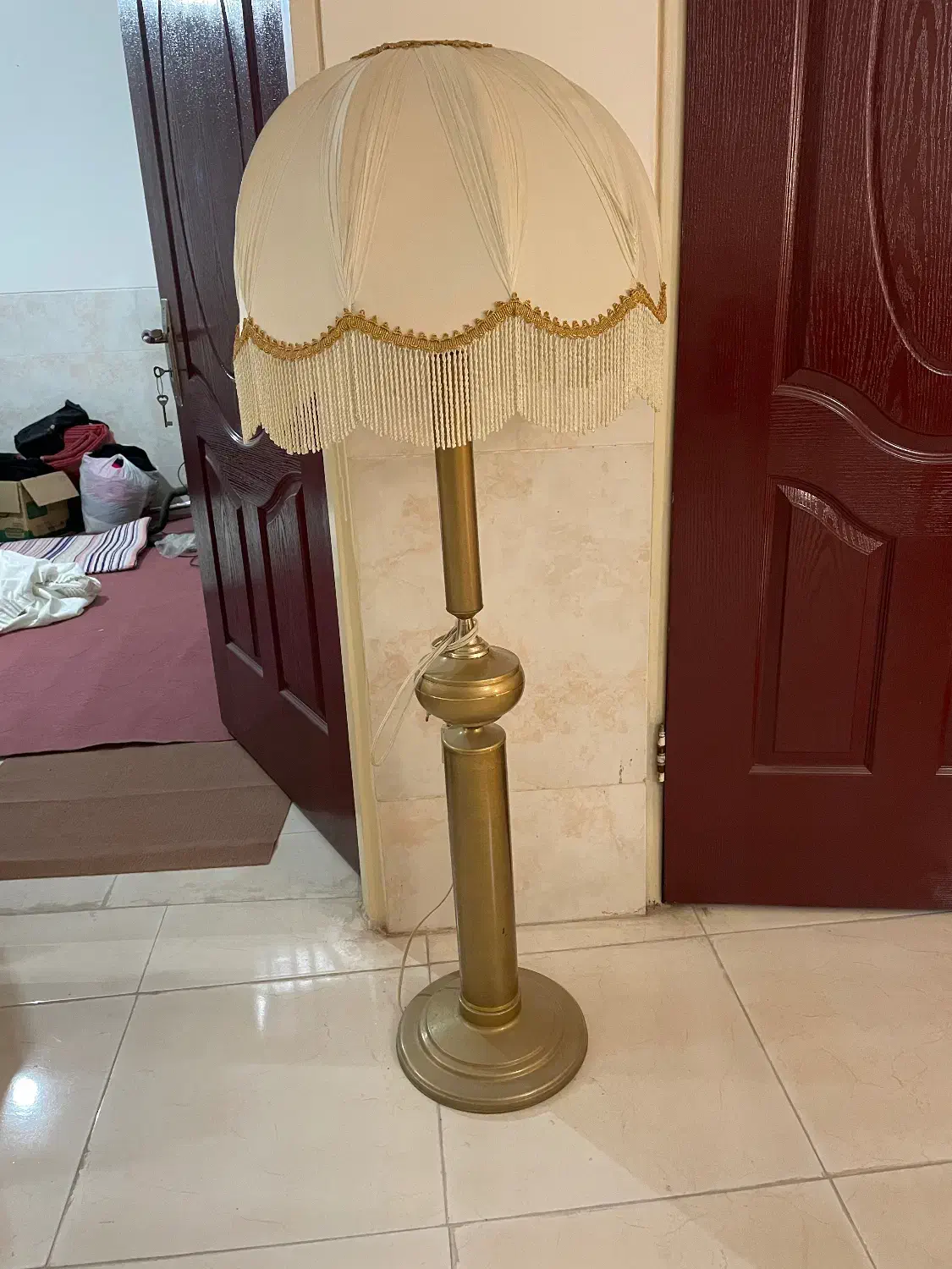 اباژور پارچه ای ایستاده|چراغ خواب و آباژور|اصفهان, شیخ اشراق|دیوار