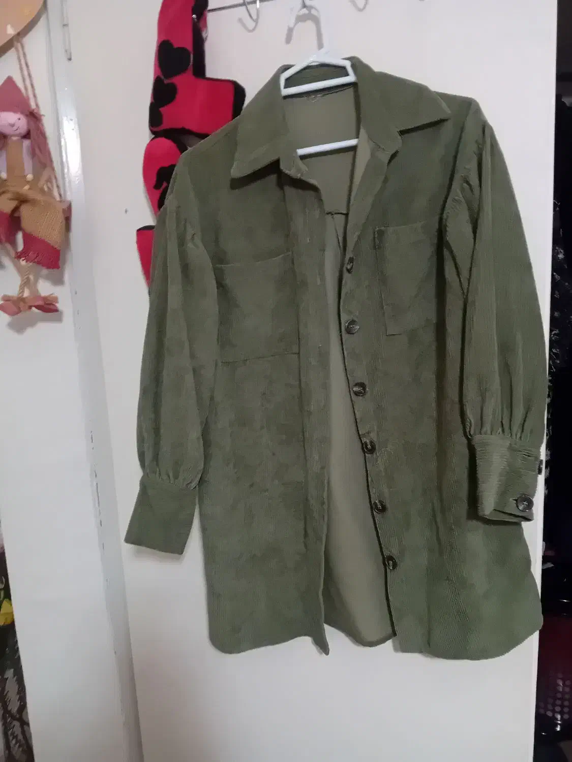 پالتو|لباس|بم, |دیوار