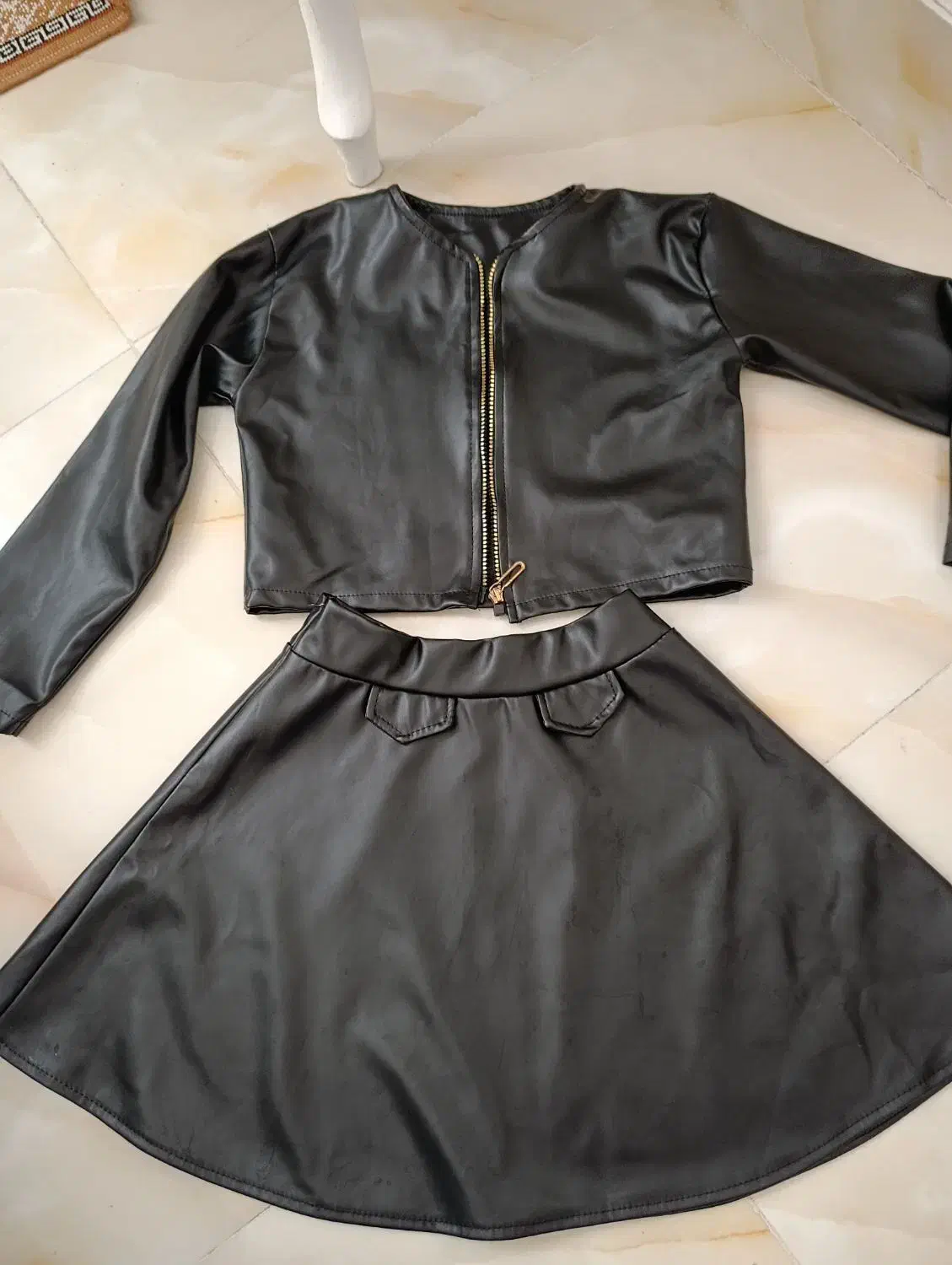 کراپ دامن چرم و پیراهن چرم بچگانه|کفش و لباس بچه|اسفراین, |دیوار